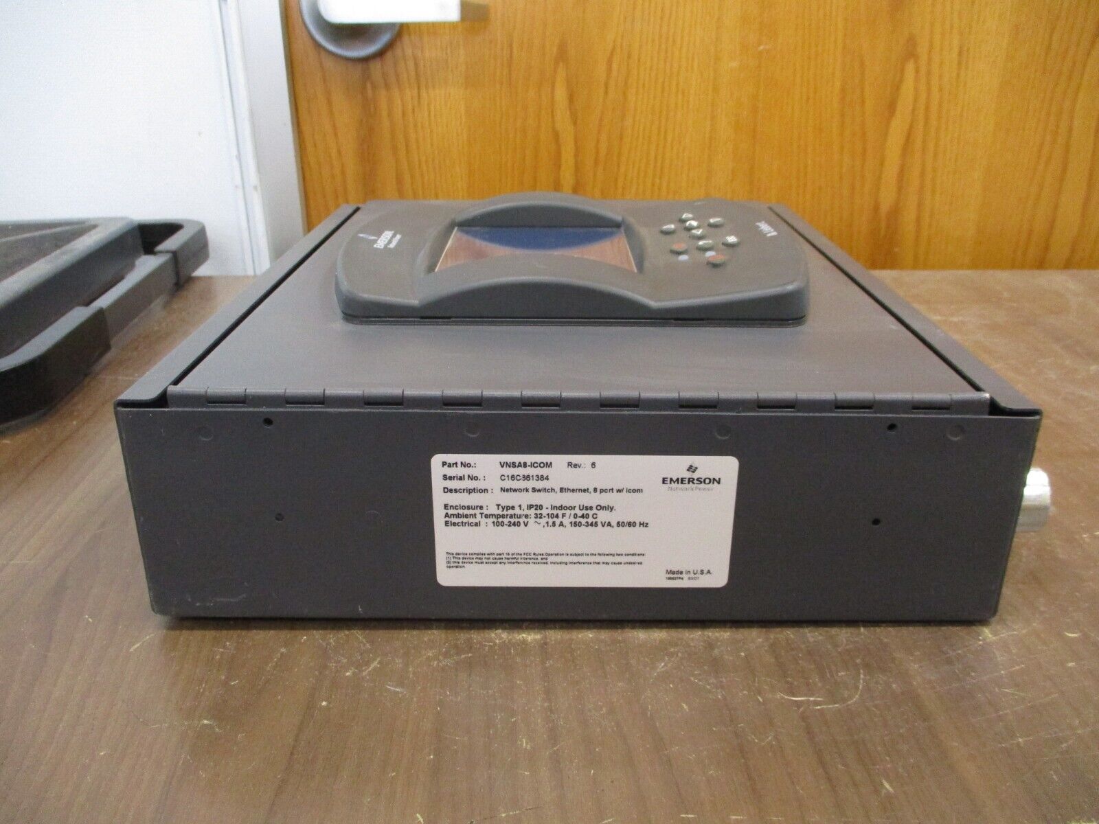 Emerson Liebert Network Switch VNSA8-ICOM Rev. 6 8-Port w/ icom *Locked* Used