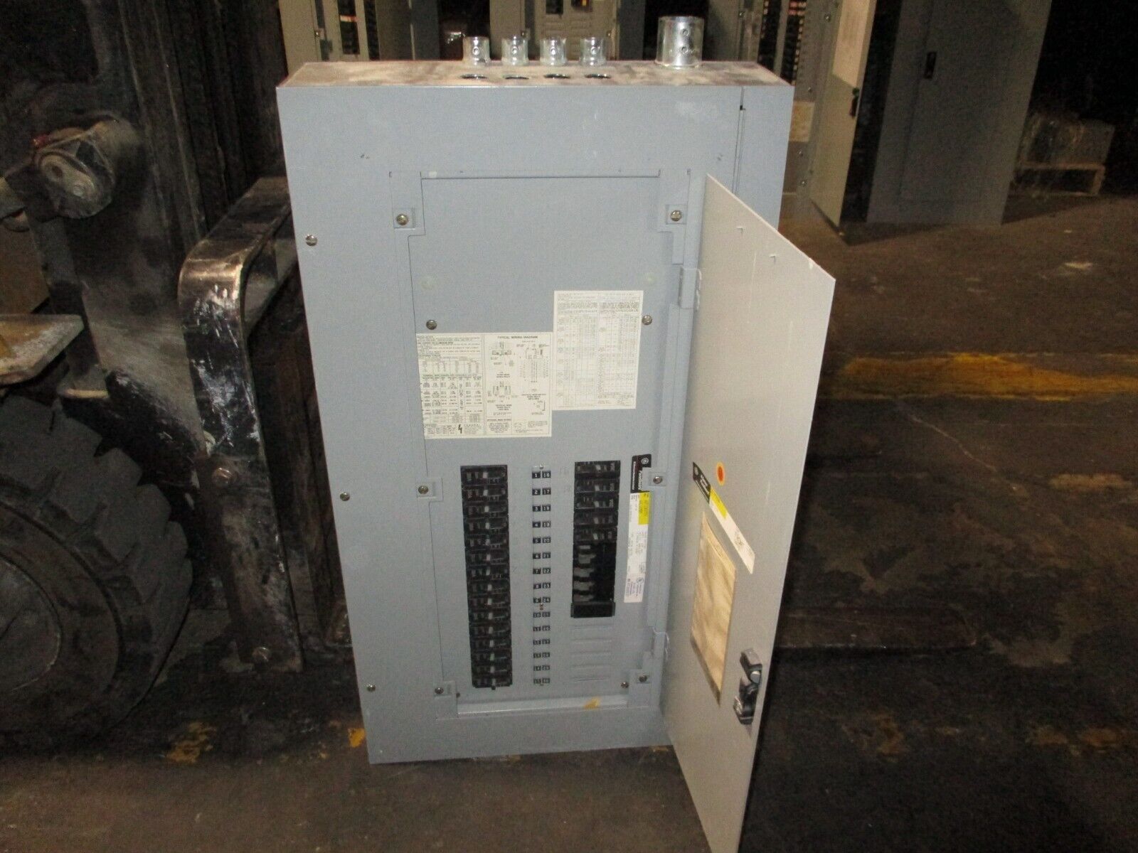 GE Main Lug Breaker Panel AEF3301MTX 125A Max 480/277V 3Ph 4W 30-Slot Used