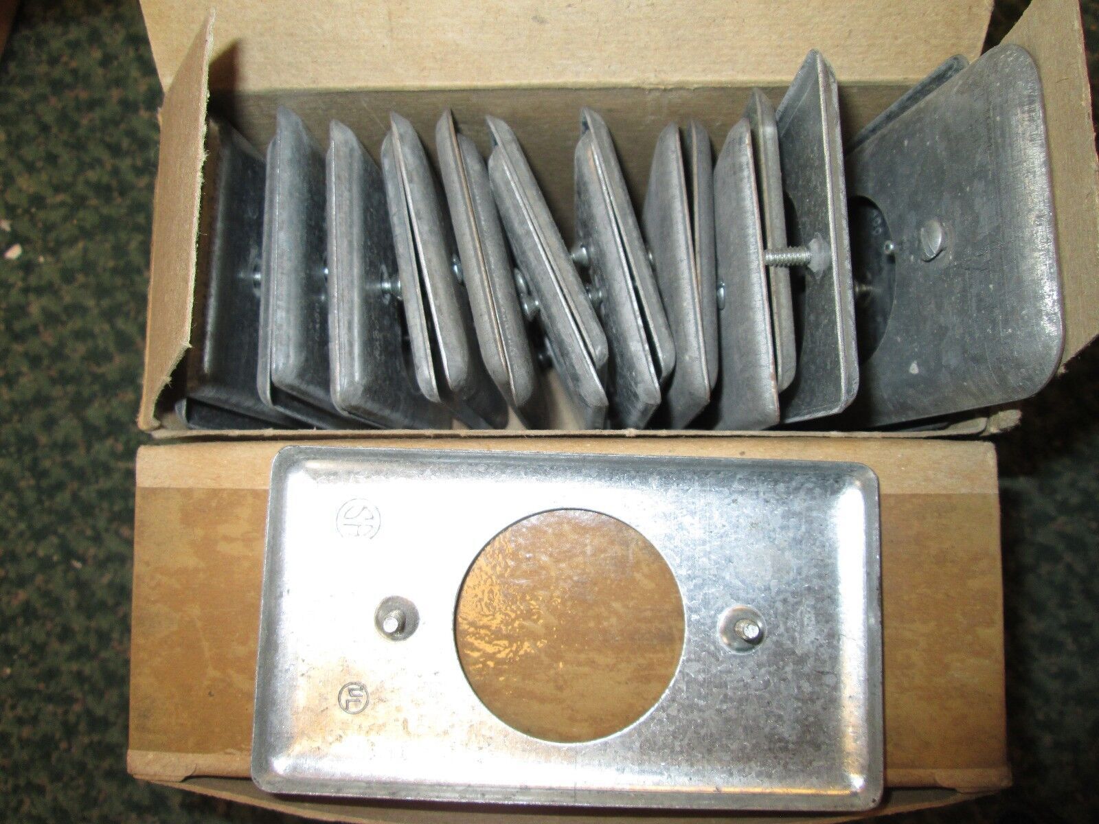 Raco 20A Receptacle Box Cover 867 *Lot of 50* Used