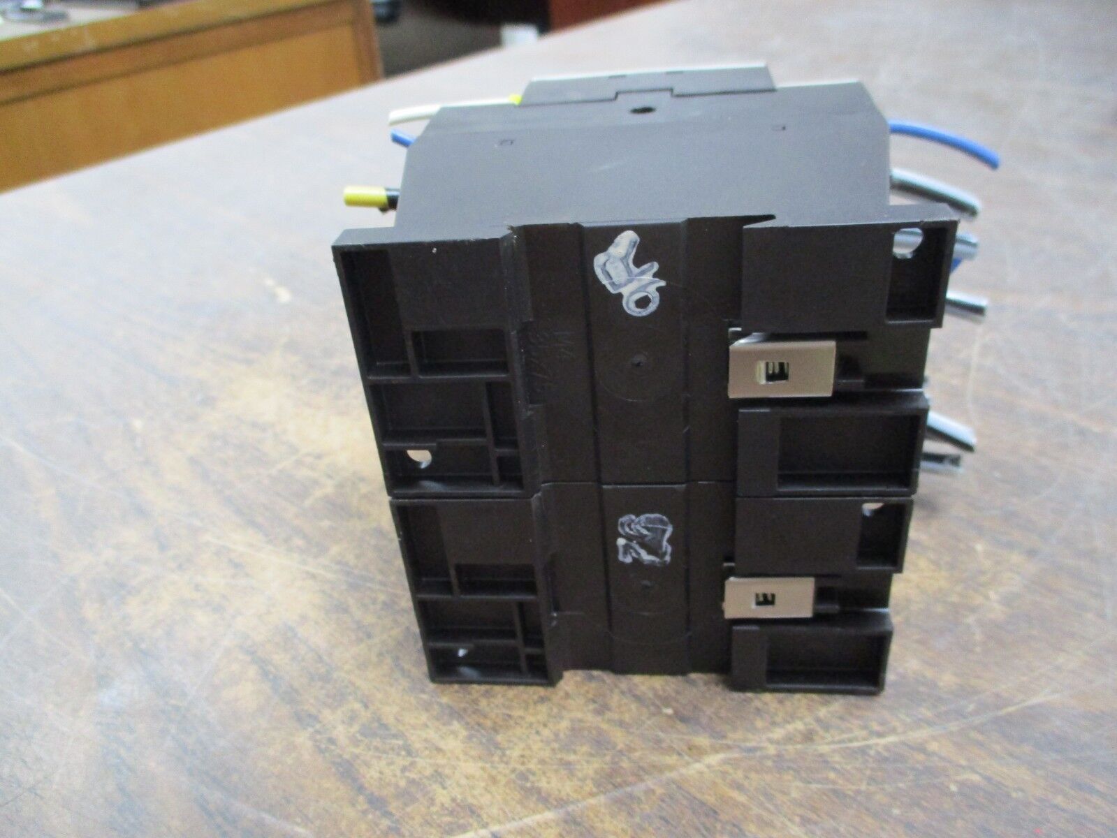 Eaton 2 Speed Contactor DIL M32-01 XTCE032C01 / DIL M17-01 XTCE018C01 600V Used