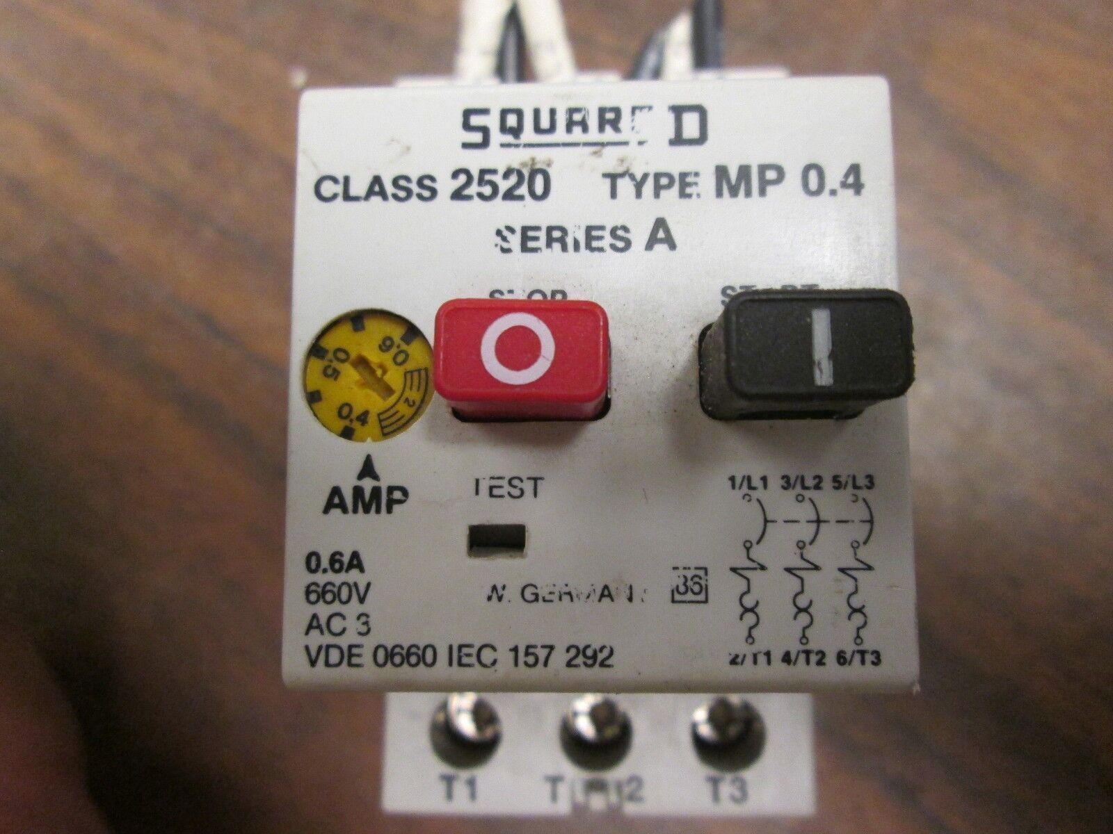 Square D Manual Motor Starter 2520 MP 0.4 0.6A 660V Range: 0.4-0.6A Used