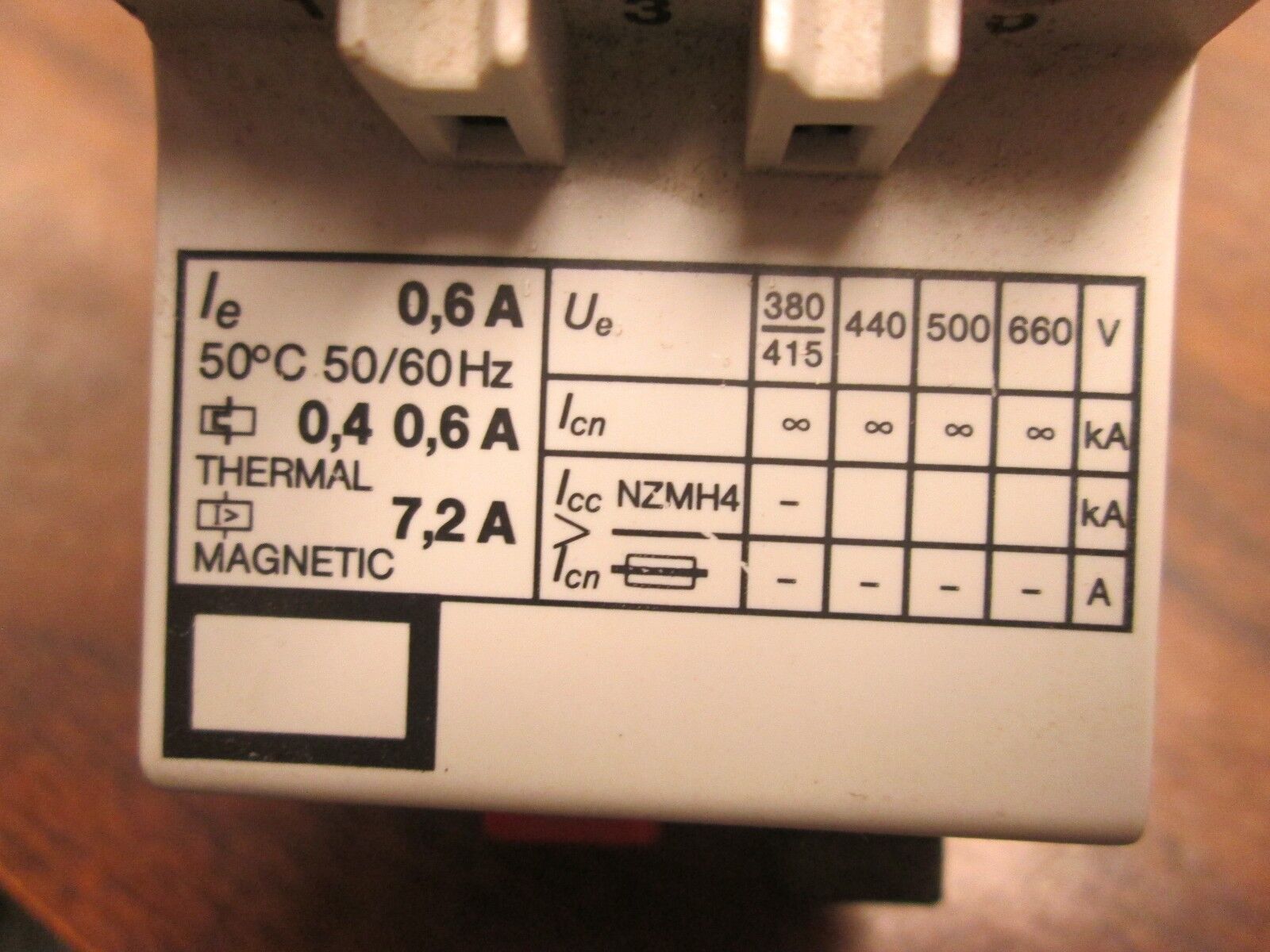 Square D Manual Motor Starter 2520 MP 0.4 0.6A 660V Range: 0.4-0.6A Used