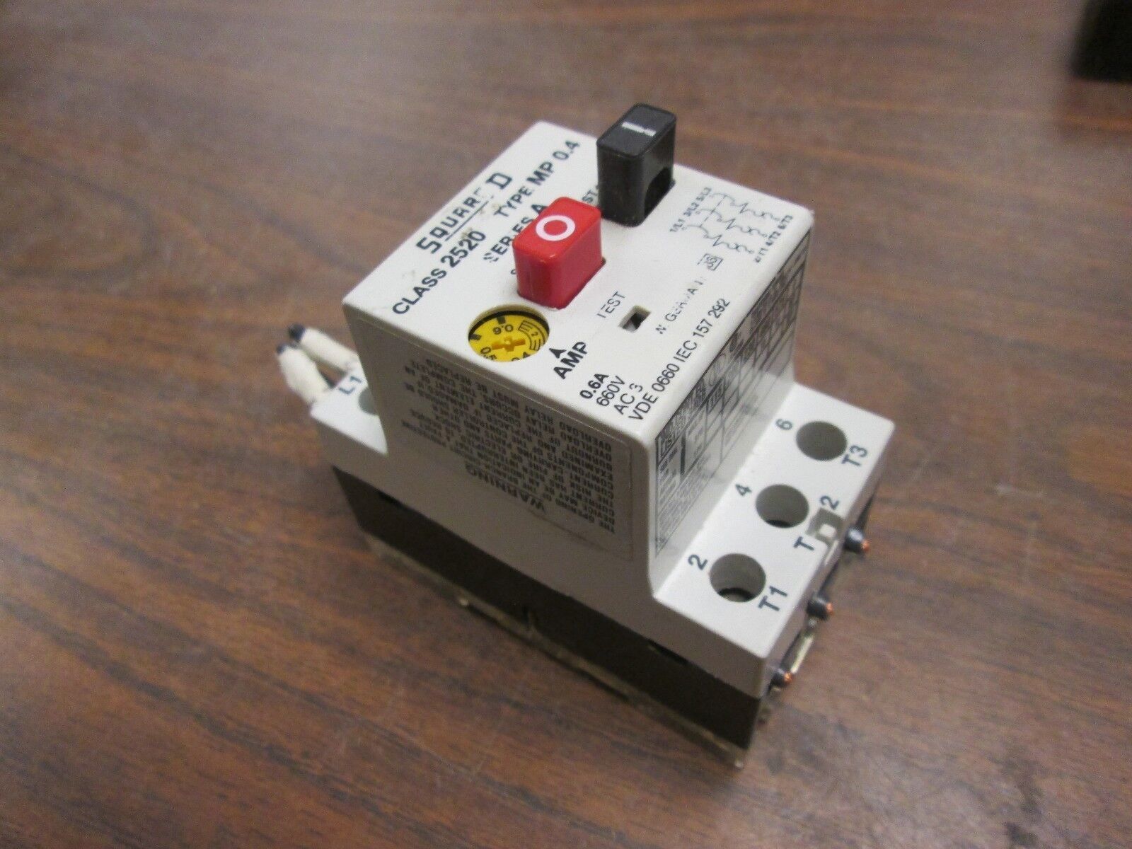 Square D Manual Motor Starter 2520 MP 0.4 0.6A 660V Range: 0.4-0.6A Used