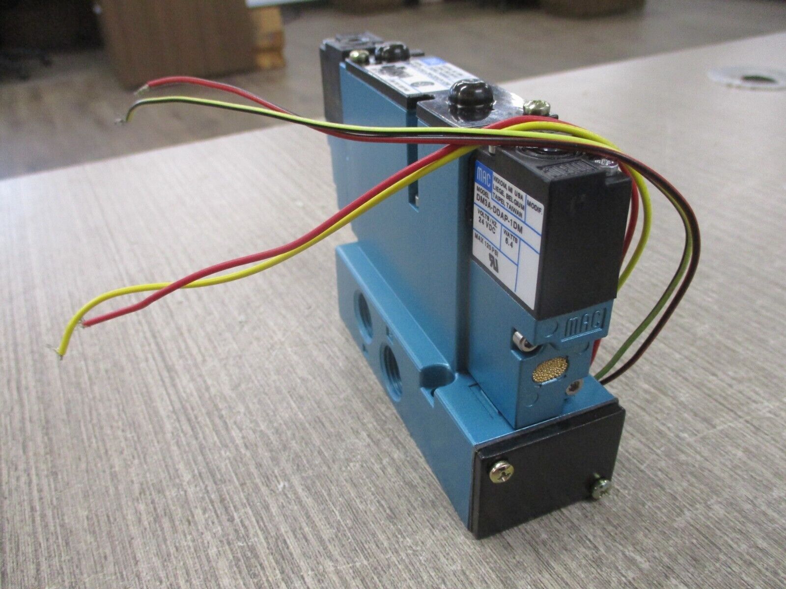 MAC Solenoid Valve 92B-BAF-CAA-DM-DDAP-1DM 20-120PSI Used