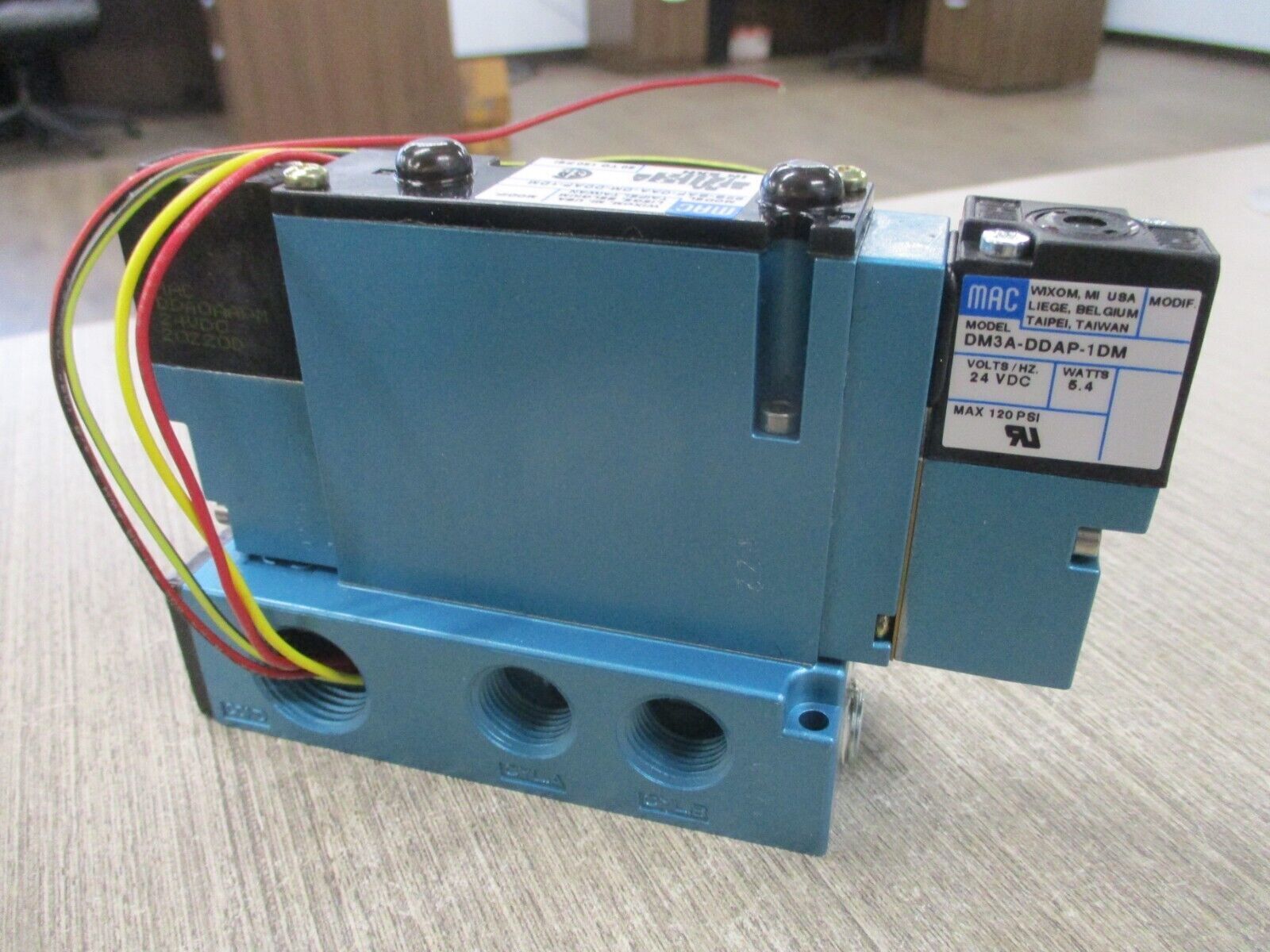 MAC Solenoid Valve 92B-BAF-CAA-DM-DDAP-1DM 20-120PSI Used