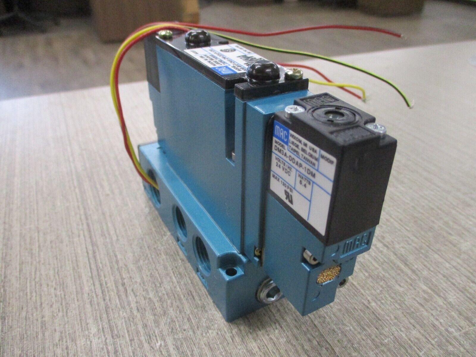 MAC Solenoid Valve 92B-BAF-CAA-DM-DDAP-1DM 20-120PSI Used