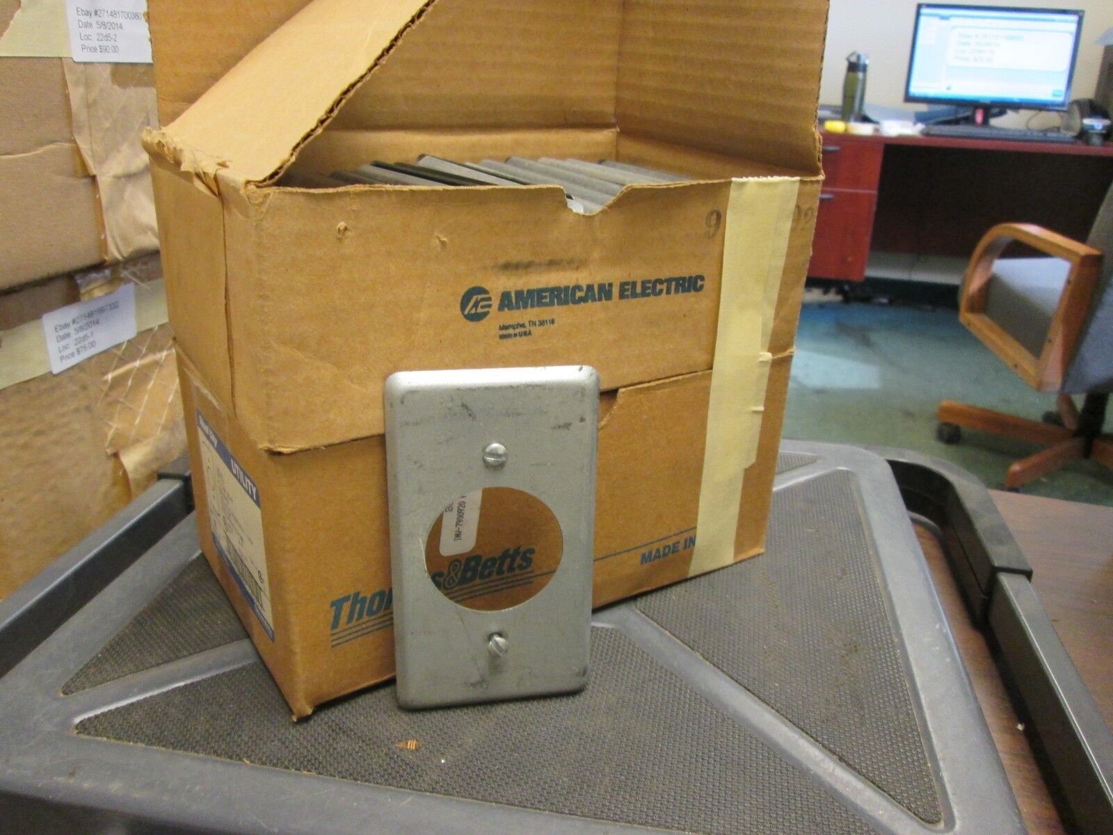 Receptacle Cover for Outlet Box Single Hole Lot of 50 New Surplus