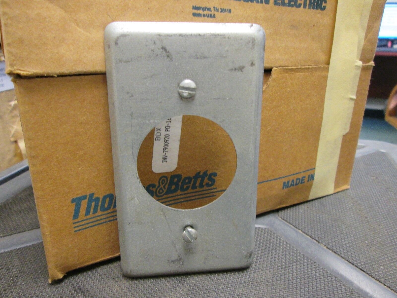 Receptacle Cover for Outlet Box Single Hole Lot of 50 New Surplus