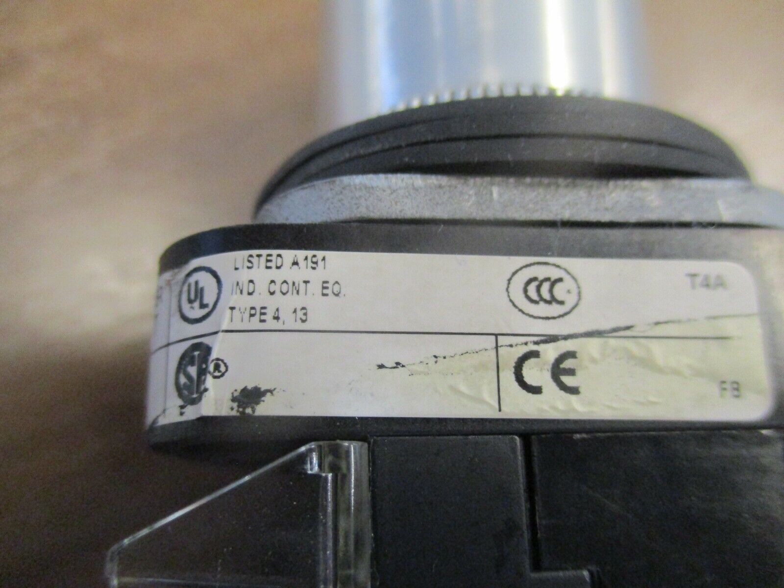 Allen-Bradley Illuminated Push Button 800T-QT24 Ser. T Blue 24V AC/DC Used