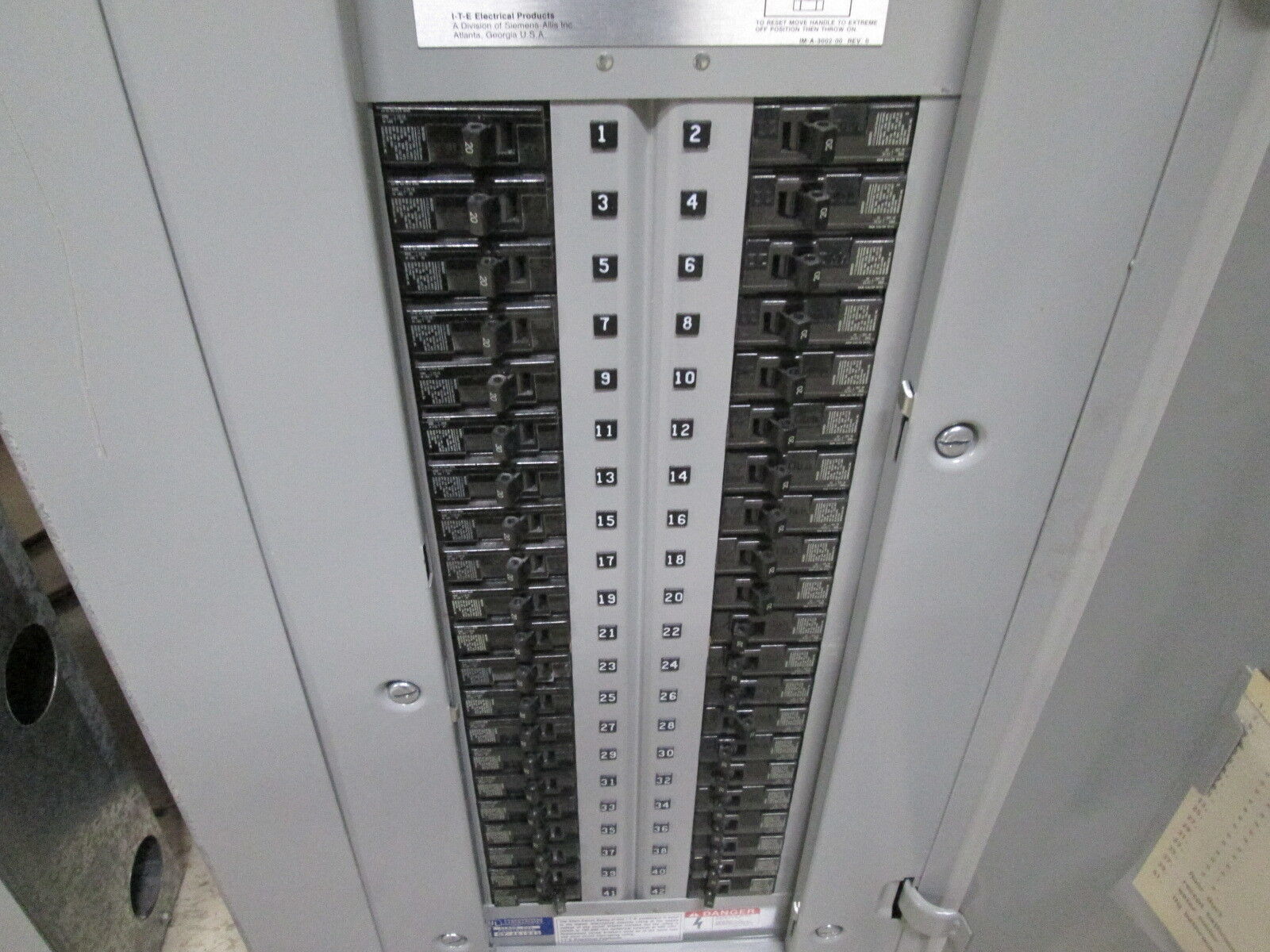 ITE Main Lug Circuit Breaker Panel UBA42-24L 225A Max 42-Slot 240/208Y/120V Used