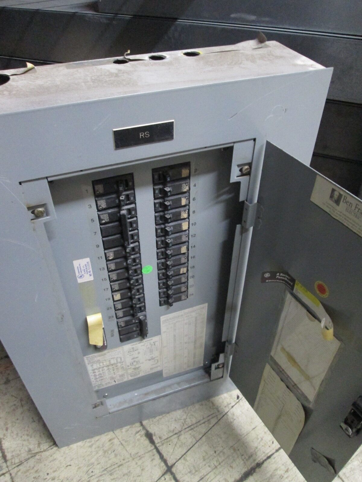 GE Main Circuit Breaker Panel AQF3241ABX AXB4 100A Main Breaker 125A 208Y/120V