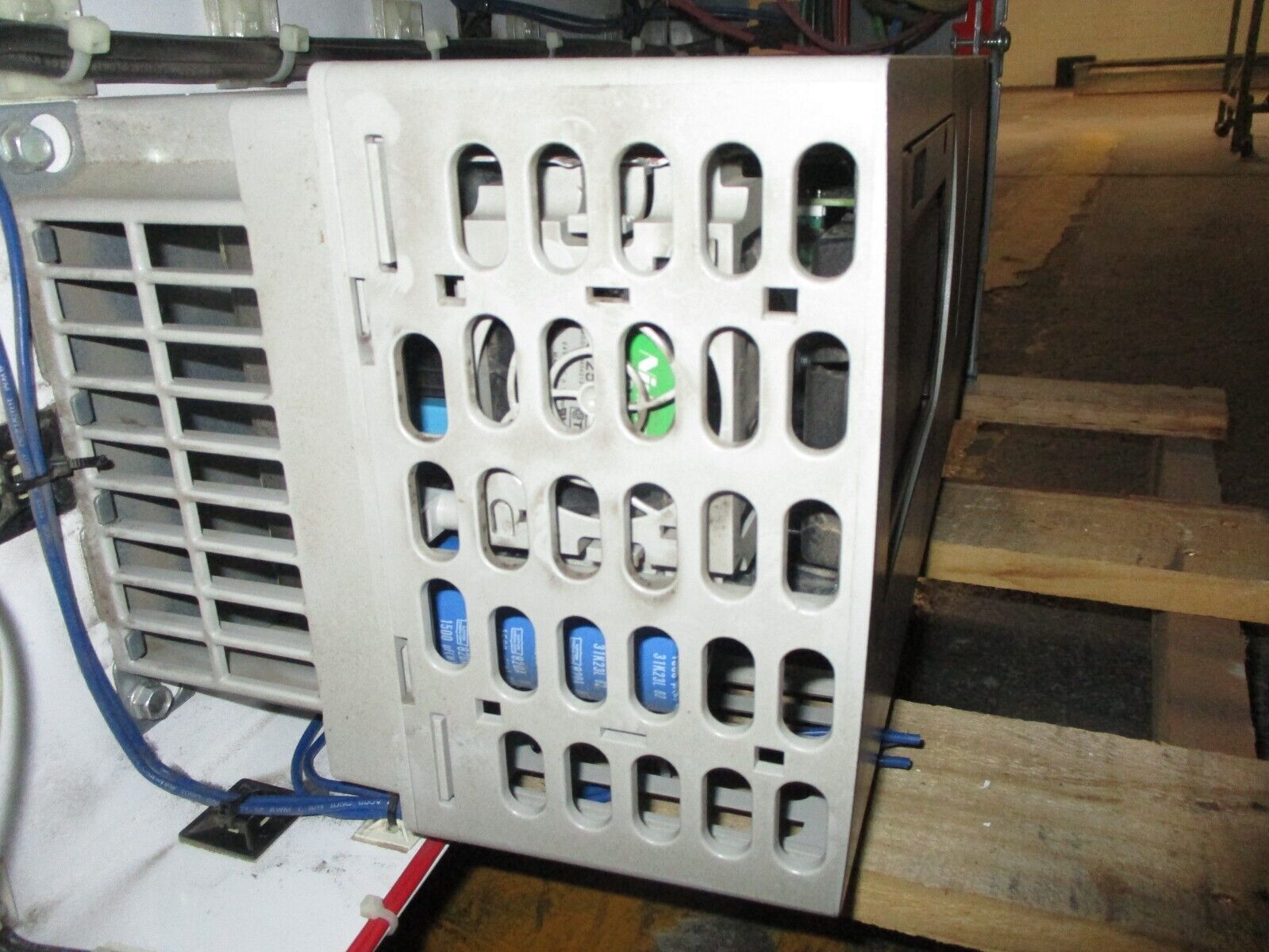 Allen-Bradley PowerFlex 753 AC Drive 20F11ND034AA0NNNNN 25HP 3Ph w/ Keypad Used