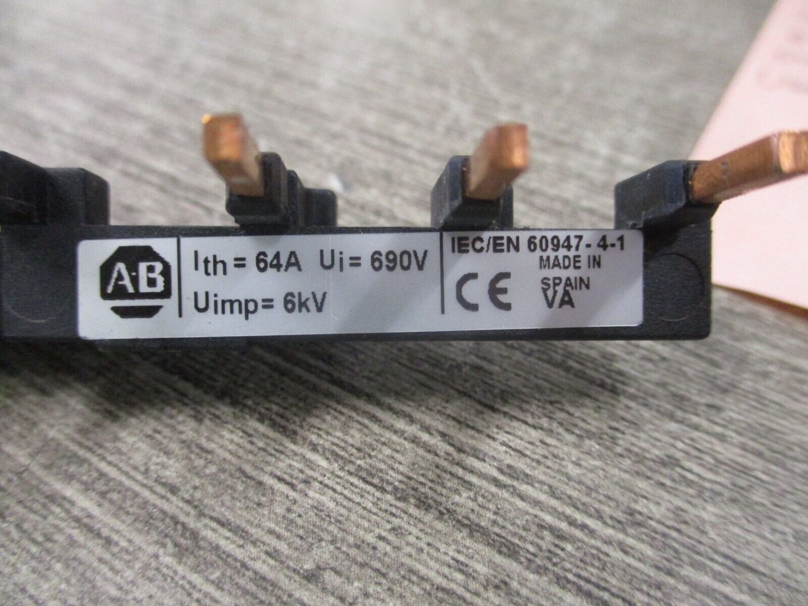 Allen-Bradley Compact Busbar 140M-C-W452N Ser. A 64A 600V Used