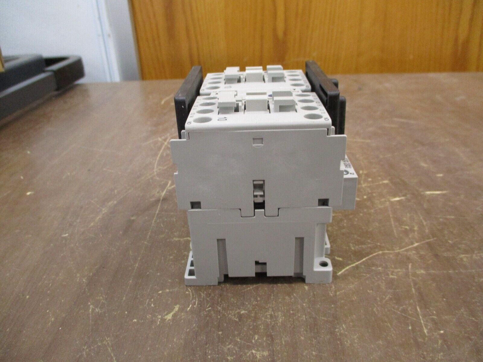 Allen-Bradley Reversing Contactor 104-C09D22 Ser. B 120V Coil New Surplus