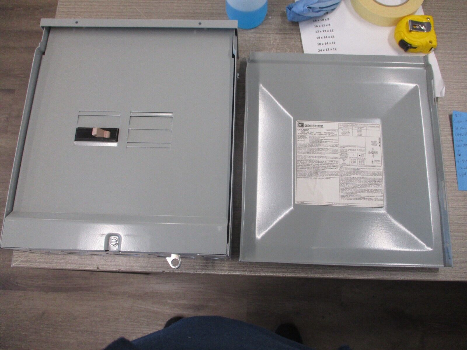 Cutler-Hammer 3R Main Lug Load Center CH4L125RP 125A 120/240V 1P 3W 4-Slot