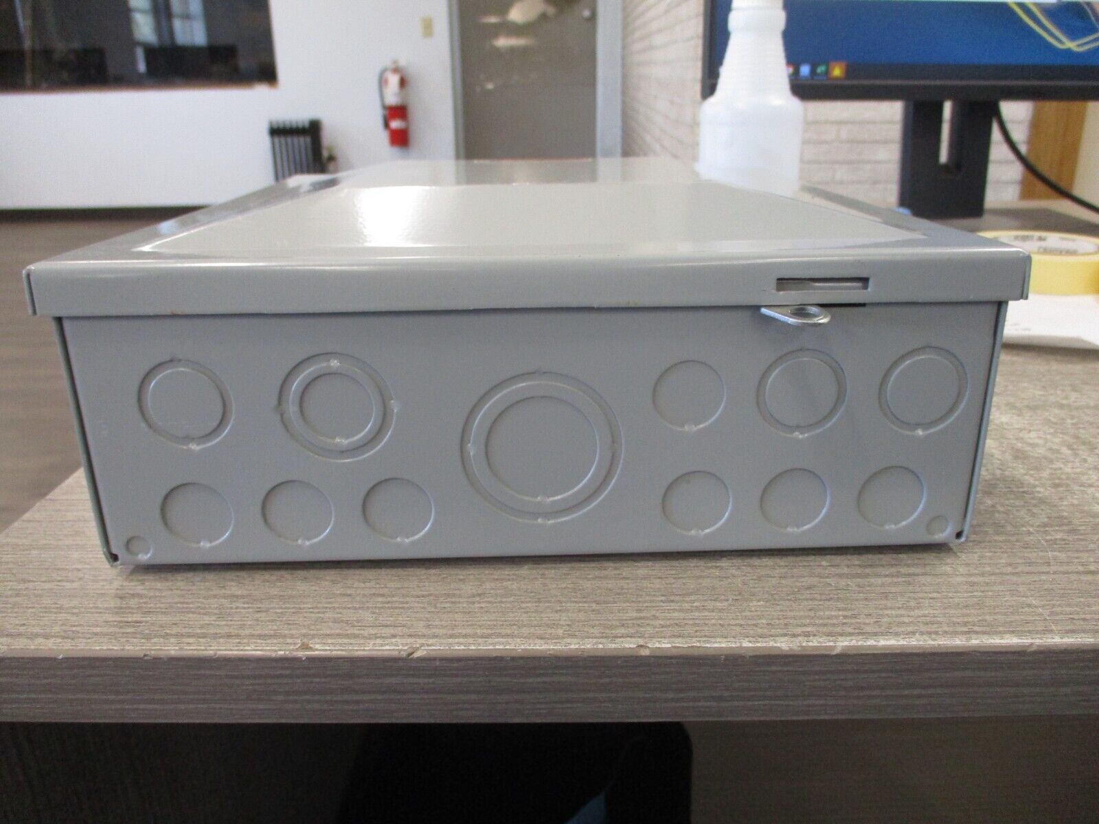 Cutler-Hammer 3R Main Lug Load Center CH4L125RP 125A 120/240V 1P 3W 4-Slot