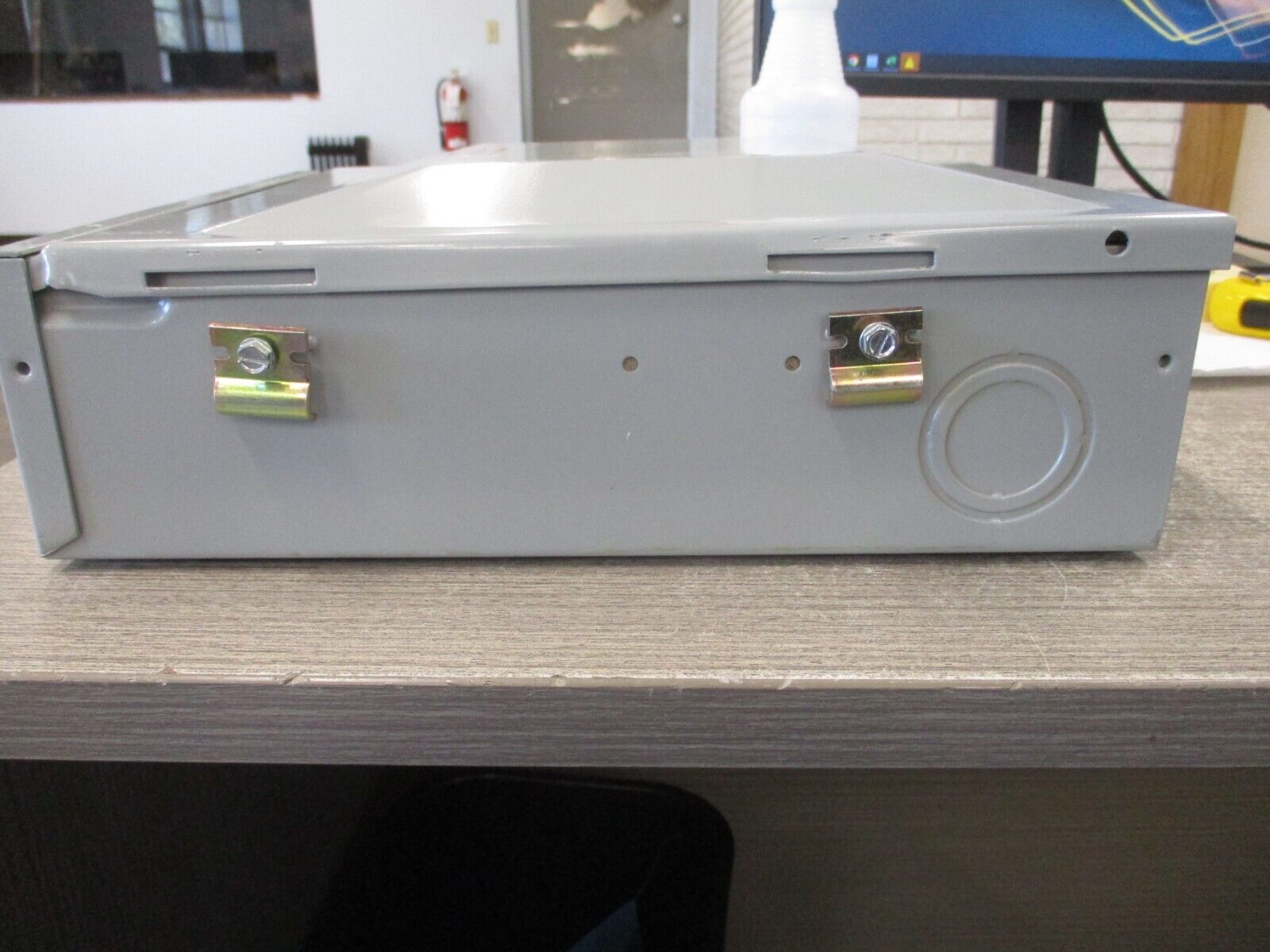 Cutler-Hammer 3R Main Lug Load Center CH4L125RP 125A 120/240V 1P 3W 4-Slot