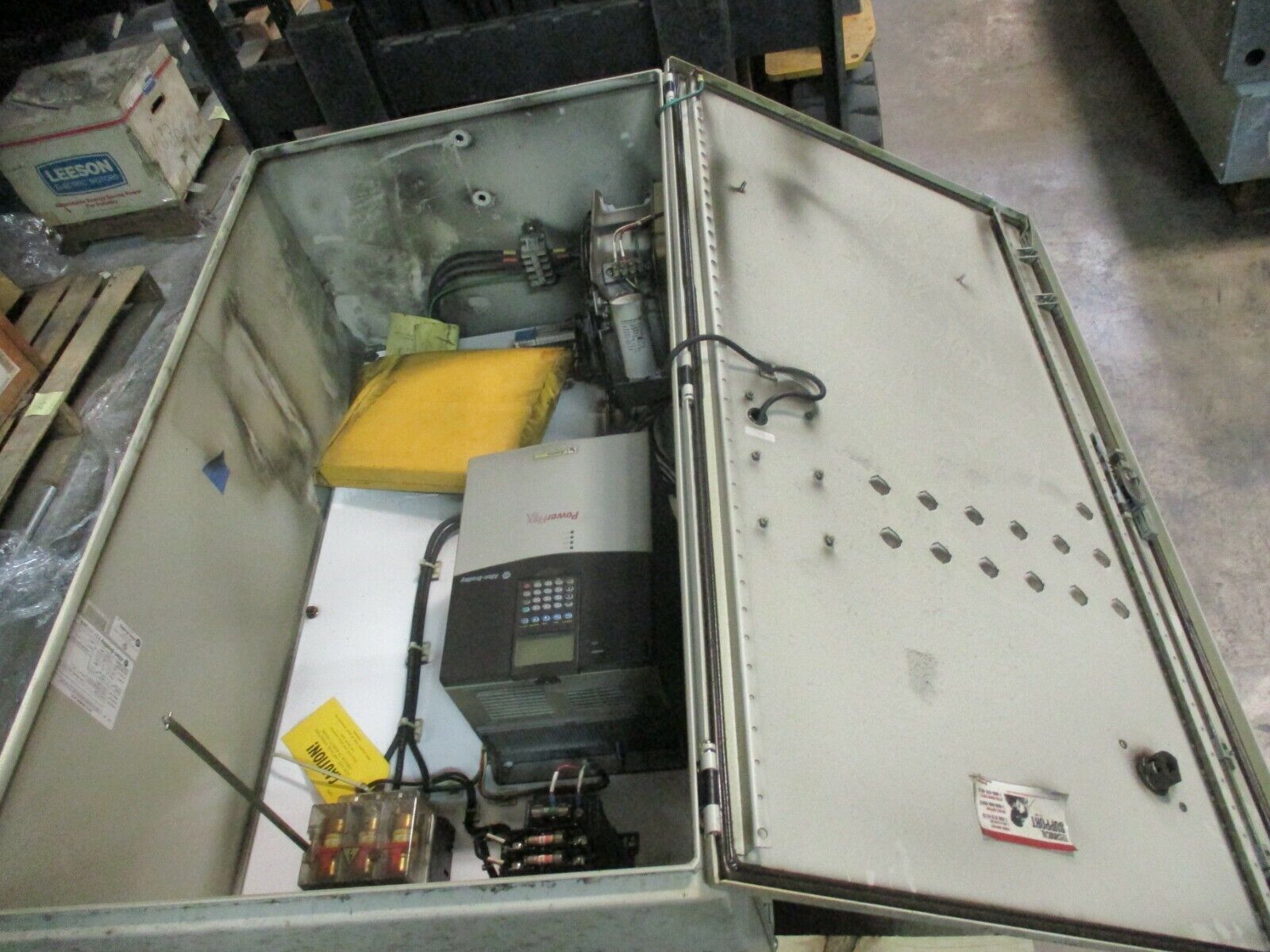 Allen-Bradley PowerFlex 700 AC Drive w/ Nema 12 Enclosure 20HP 3Ph Used