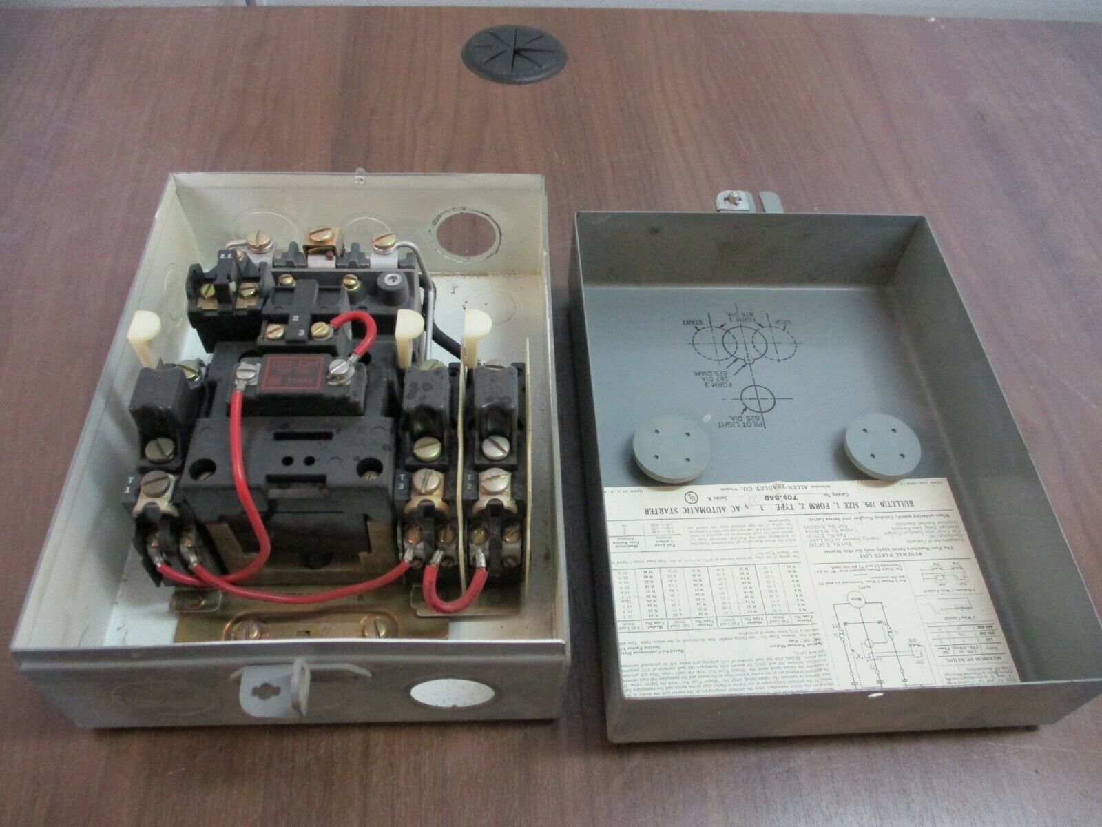 Allen- Bradley Enclosed Size 1 Starter 709-BAD 120V Coil Used