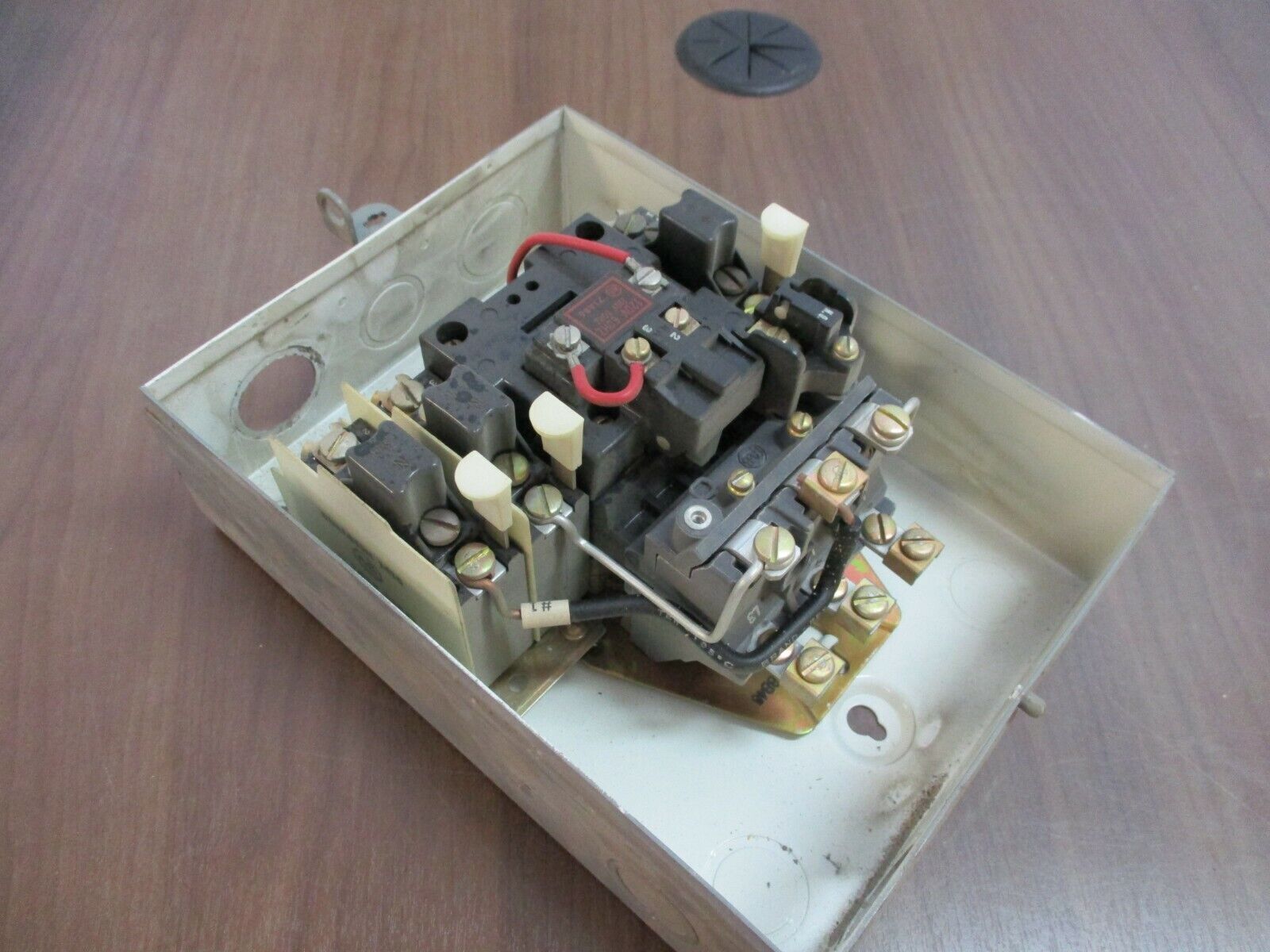 Allen- Bradley Enclosed Size 1 Starter 709-BAD 120V Coil Used