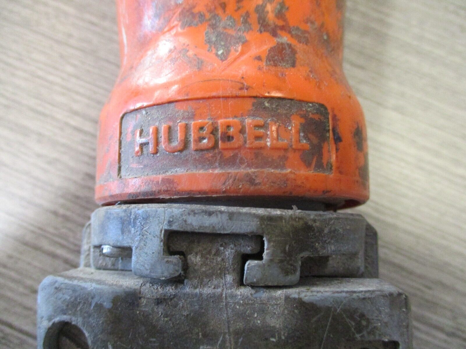 Hubbell Connector 460C12W wire end *No Cover* Used