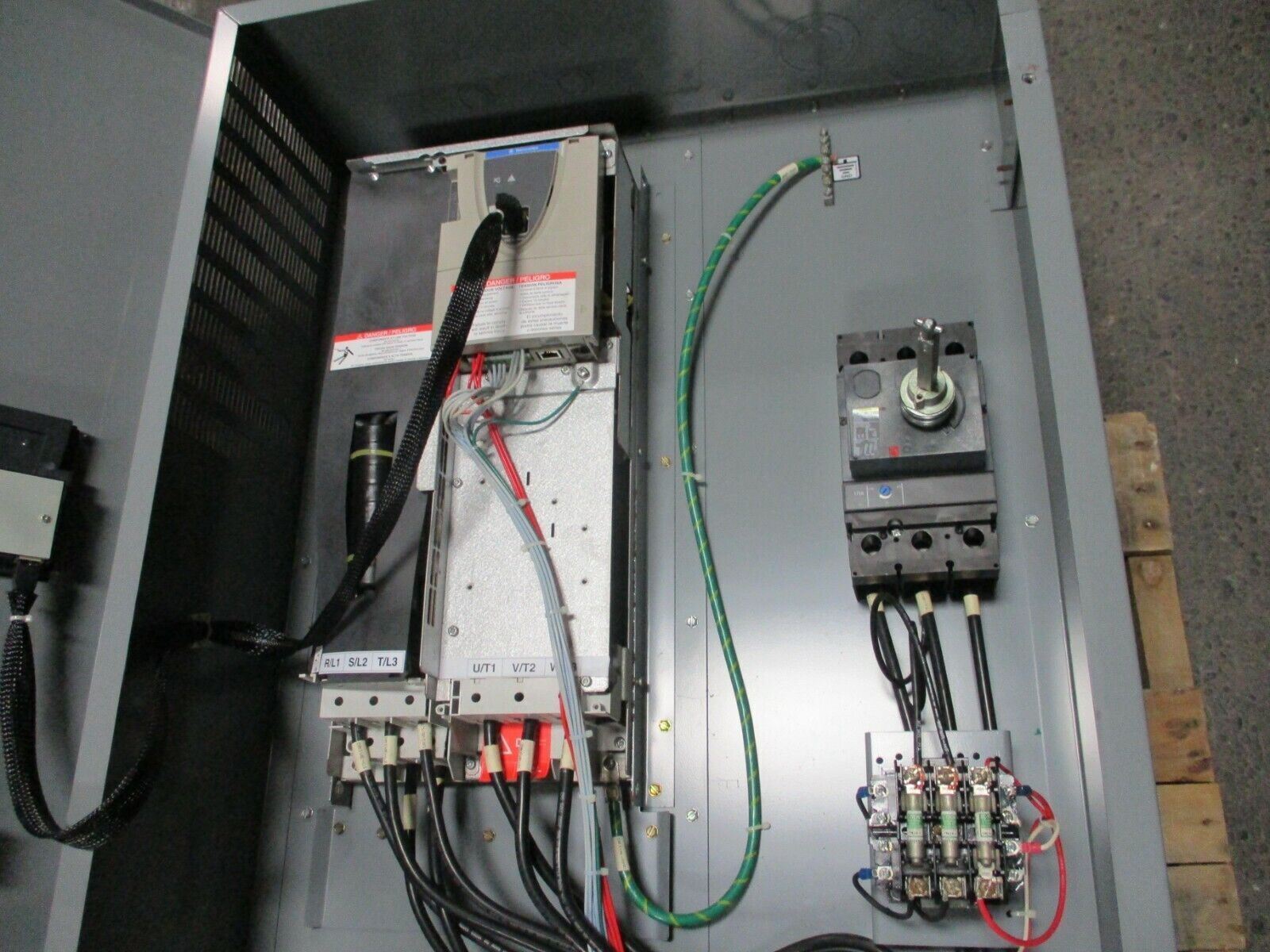 Square D E-Flex Altivar AC Drive 8839 EFDQG4VY ATV61HD37N4 60HP 3Ph 460V Used