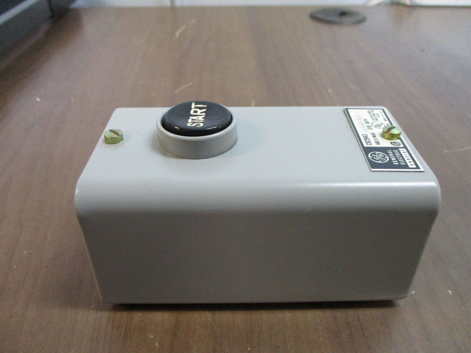 GE Push Button Station CR2943NA101E Start 600V Nema 1 New Surplus