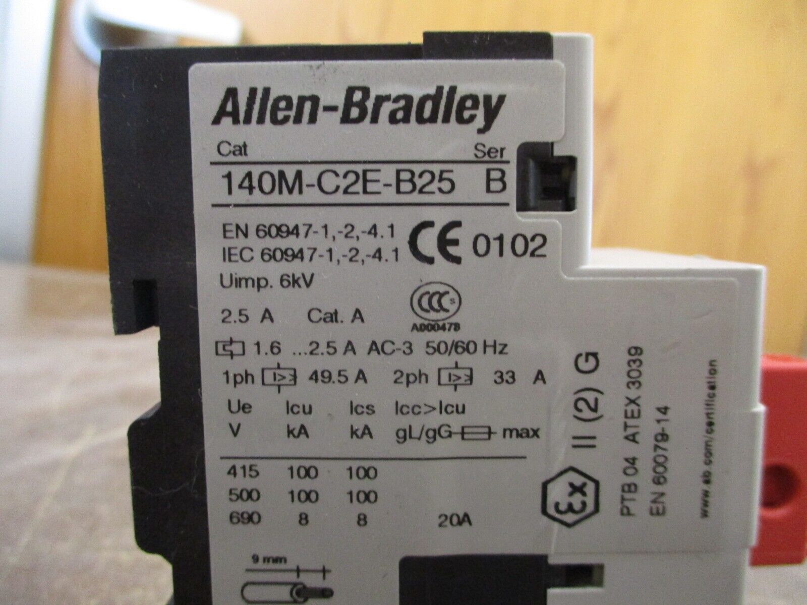 Allen-Bradley Manual Starter 140M-C2E-B25 Range: 1.6-2.5A *Broken Top* Used