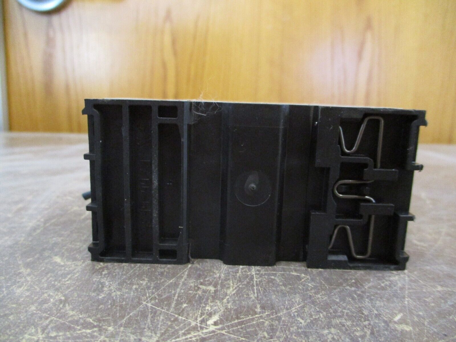 Allen-Bradley Manual Starter 140M-C2E-B25 Range: 1.6-2.5A *Broken Top* Used
