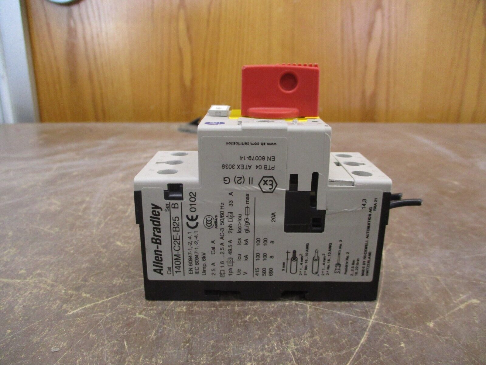 Allen-Bradley Manual Starter 140M-C2E-B25 Range: 1.6-2.5A *Broken Top* Used
