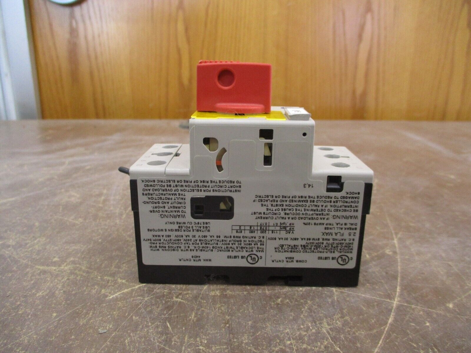 Allen-Bradley Manual Starter 140M-C2E-B25 Range: 1.6-2.5A *Broken Top* Used
