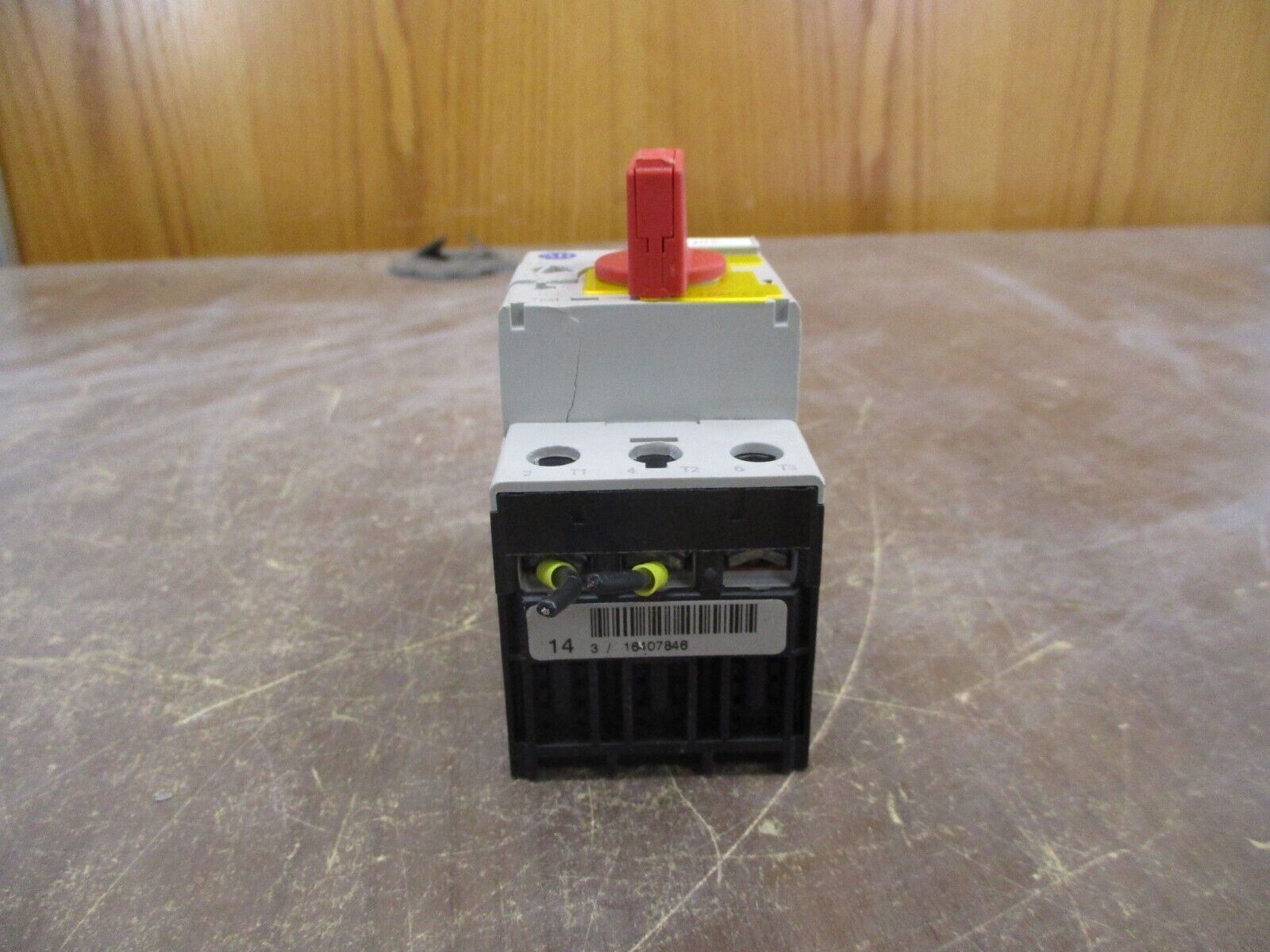 Allen-Bradley Manual Starter 140M-C2E-B25 Range: 1.6-2.5A *Broken Top* Used