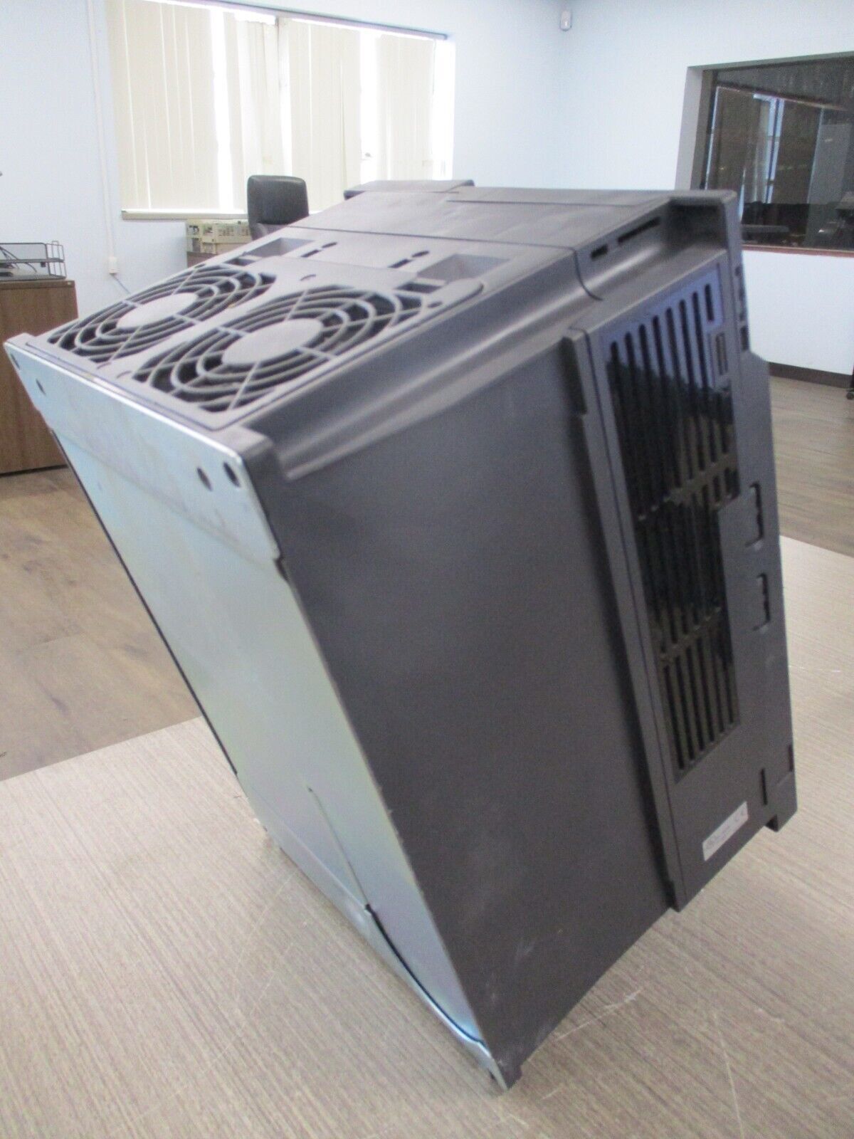 Mitsubishi F700 AC Drive FR-F740-00380-NA 25HP 3PH Input: Output: W/Keypad Used