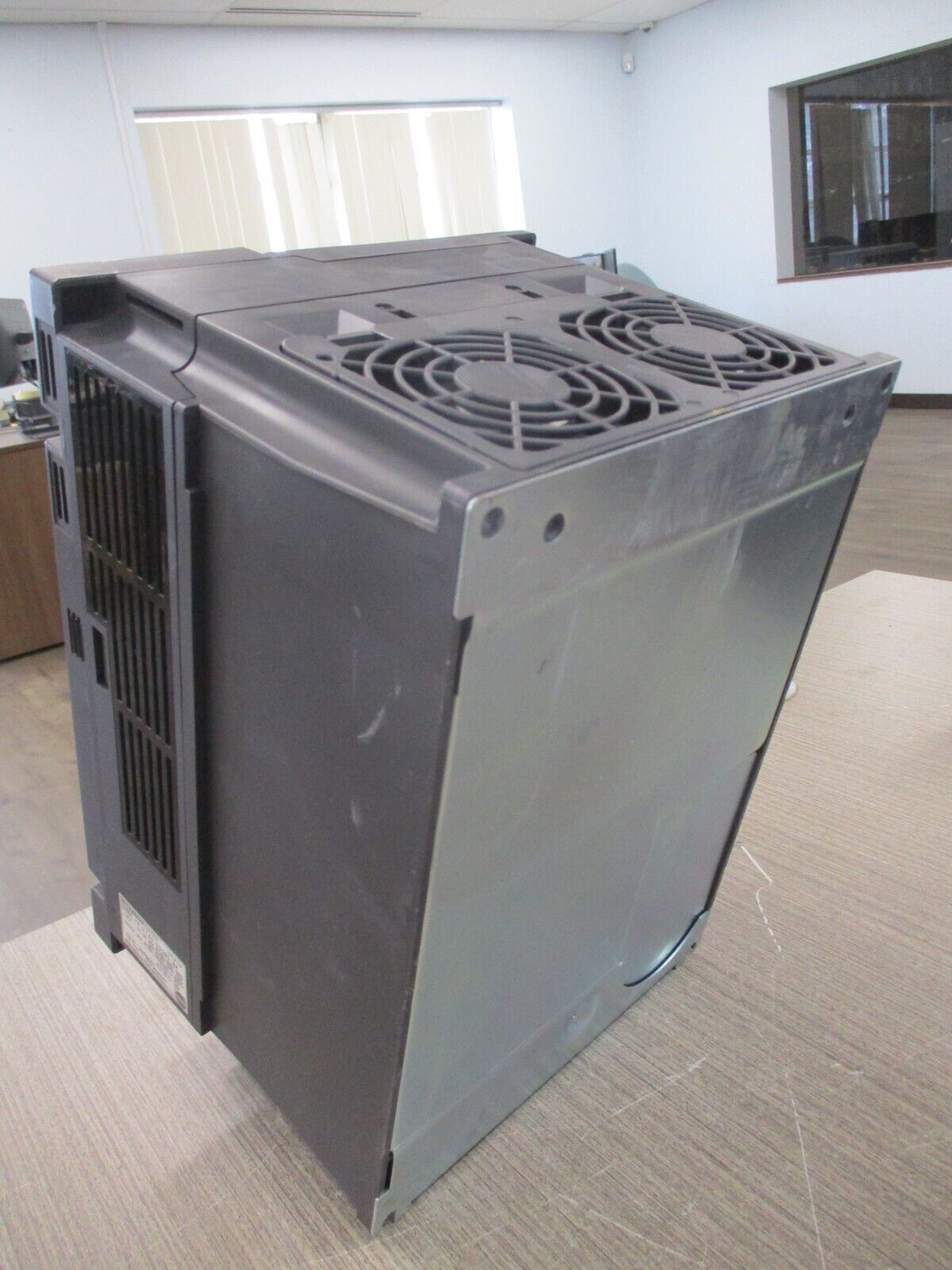 Mitsubishi F700 AC Drive FR-F740-00380-NA 25HP 3PH Input: Output: W/Keypad Used