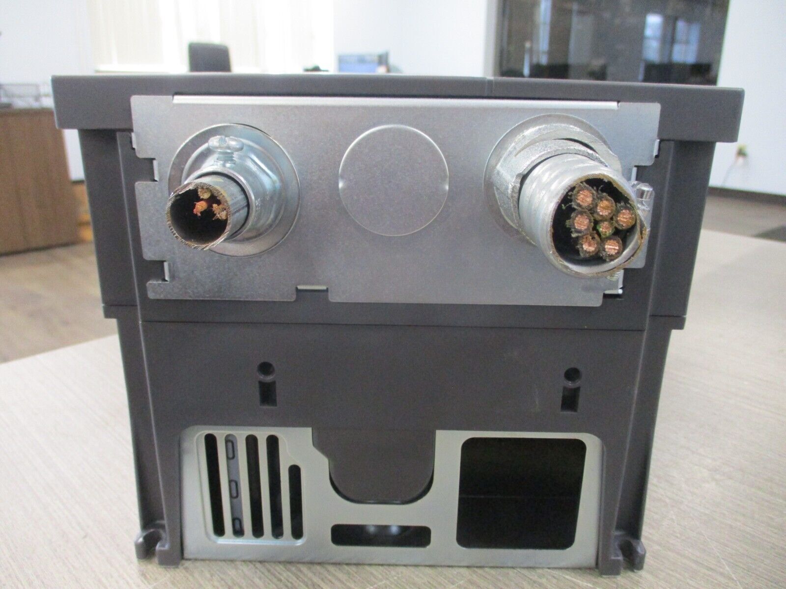 Mitsubishi F700 AC Drive FR-F740-00380-NA 25HP 3PH Input: Output: W/Keypad Used