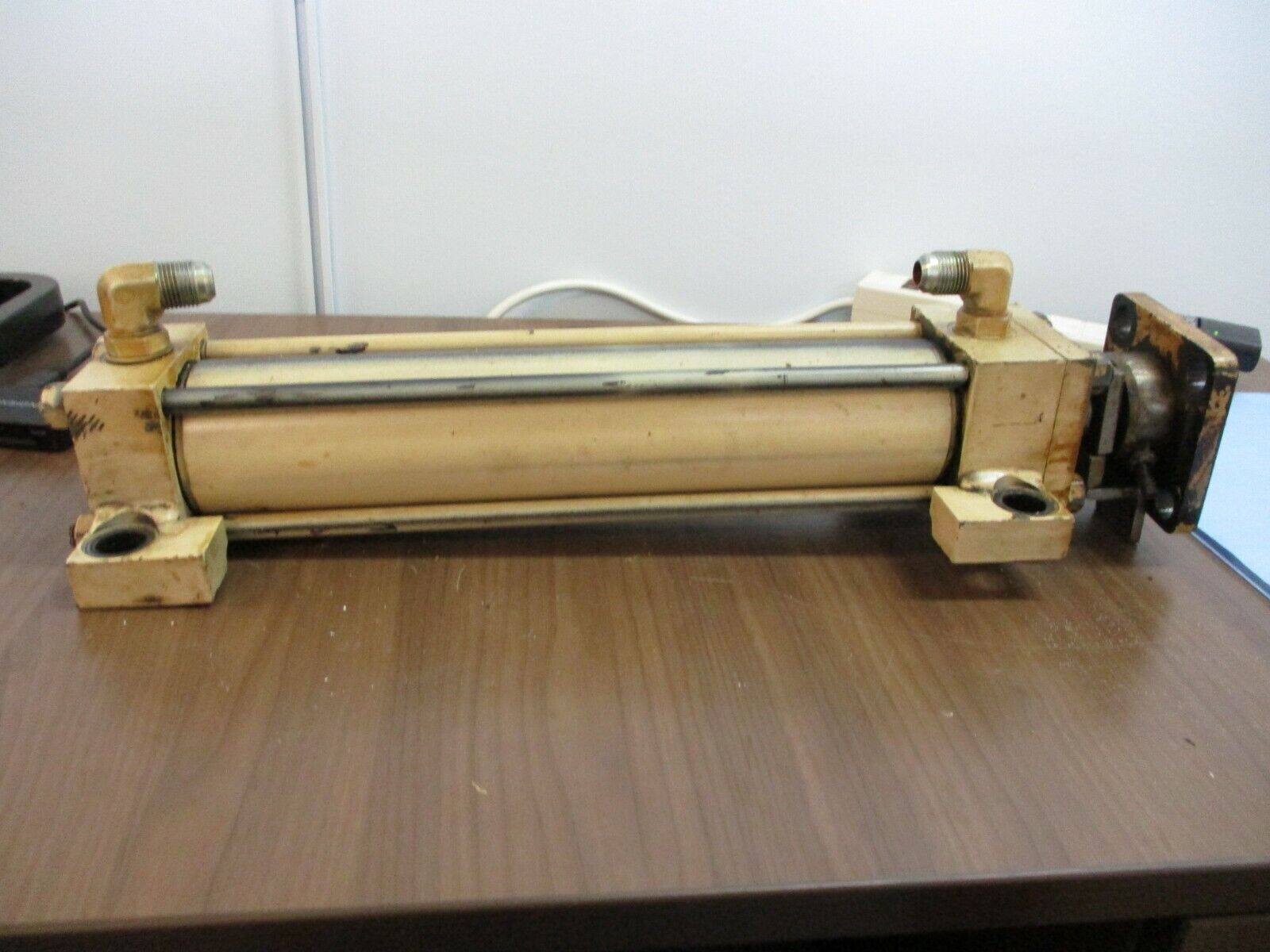 Parker Hydraulic Cylinder CCP2HTV38C 3000 PSI Used