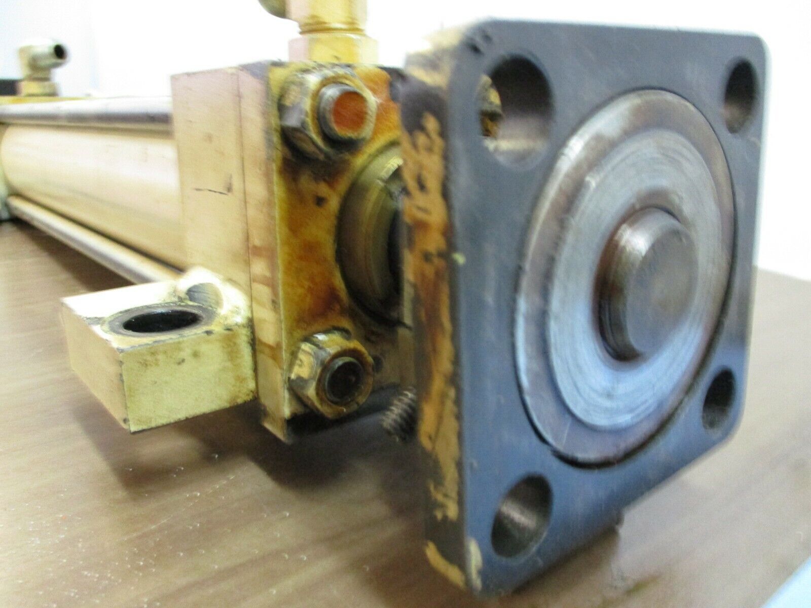 Parker Hydraulic Cylinder CCP2HTV38C 3000 PSI Used
