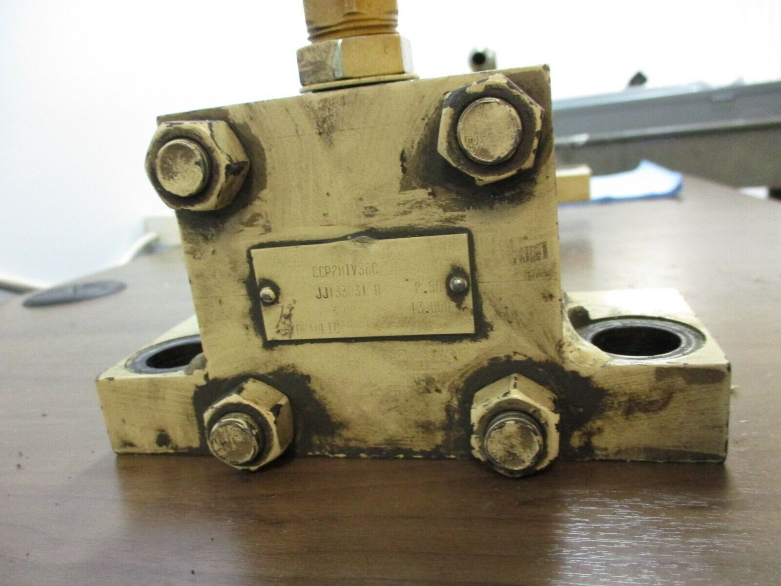 Parker Hydraulic Cylinder CCP2HTV38C 3000 PSI Used