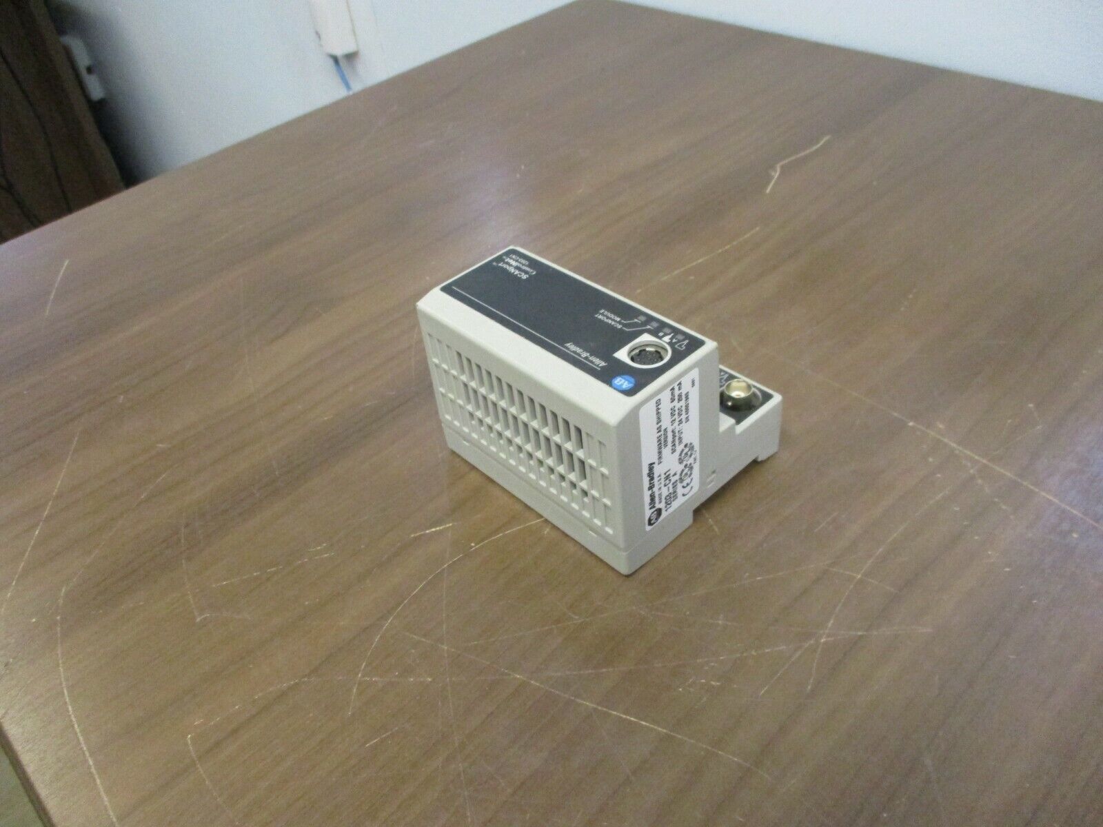 Allen-Bradley Scanport Control Net 1203-CN1 SCANport 12VDC 60MA Used
