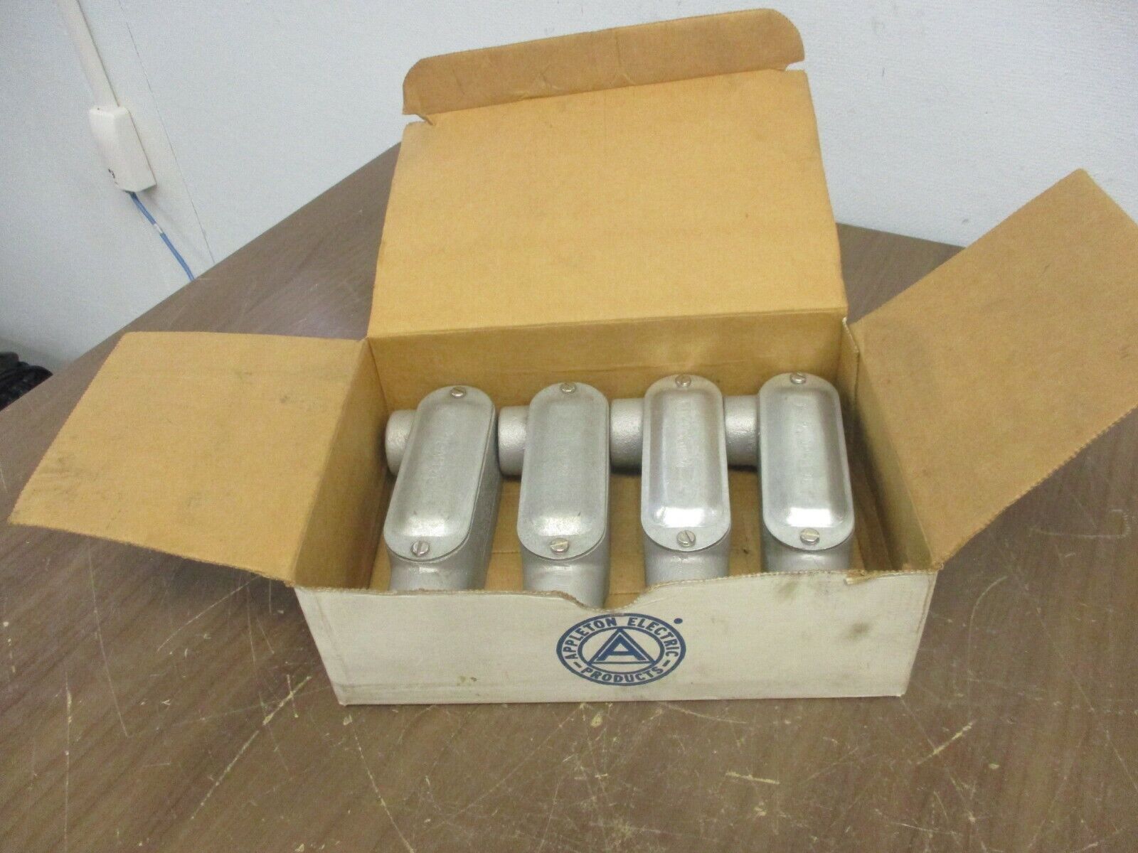 Appleton Unilet Conduit Body LRL75-M New Surplus **Box of 4**