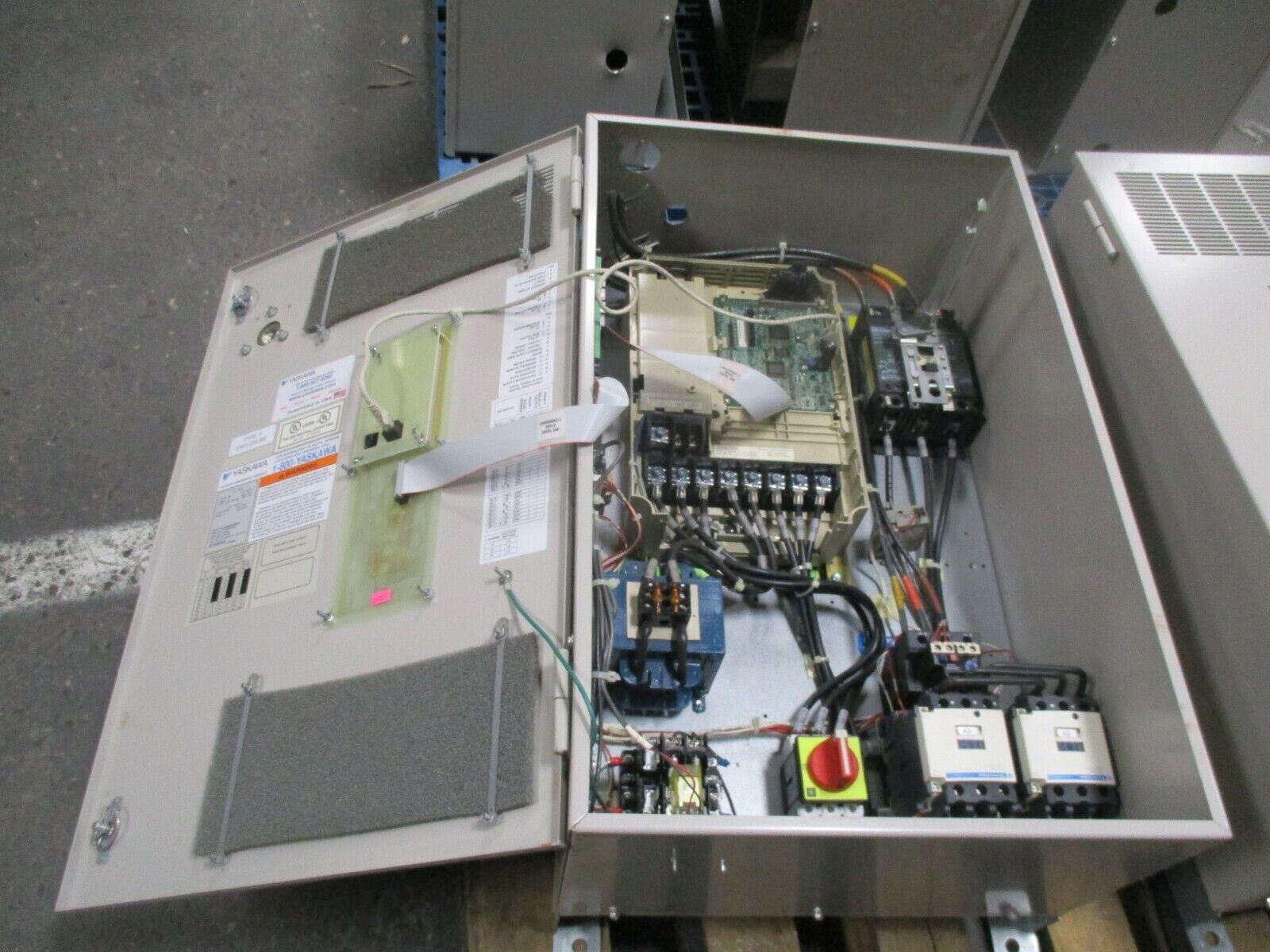 Yaskawa E7 AC Drive w/ Bypass E7LVB040CGXY 30HP 3Ph Used