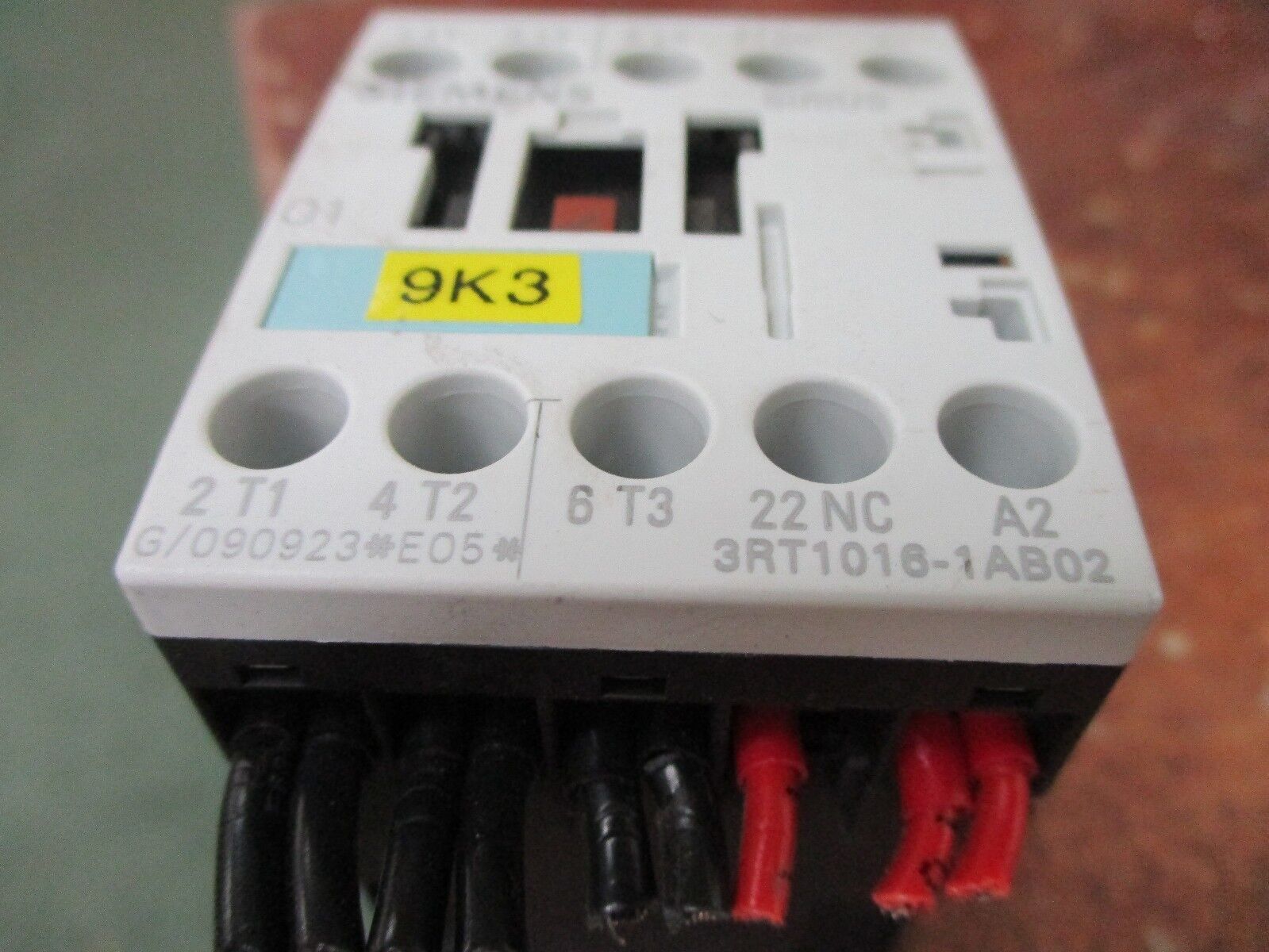 Siemens Sirius Contactor 3RT1016-1AB02 24V Coil 20A 600V Used
