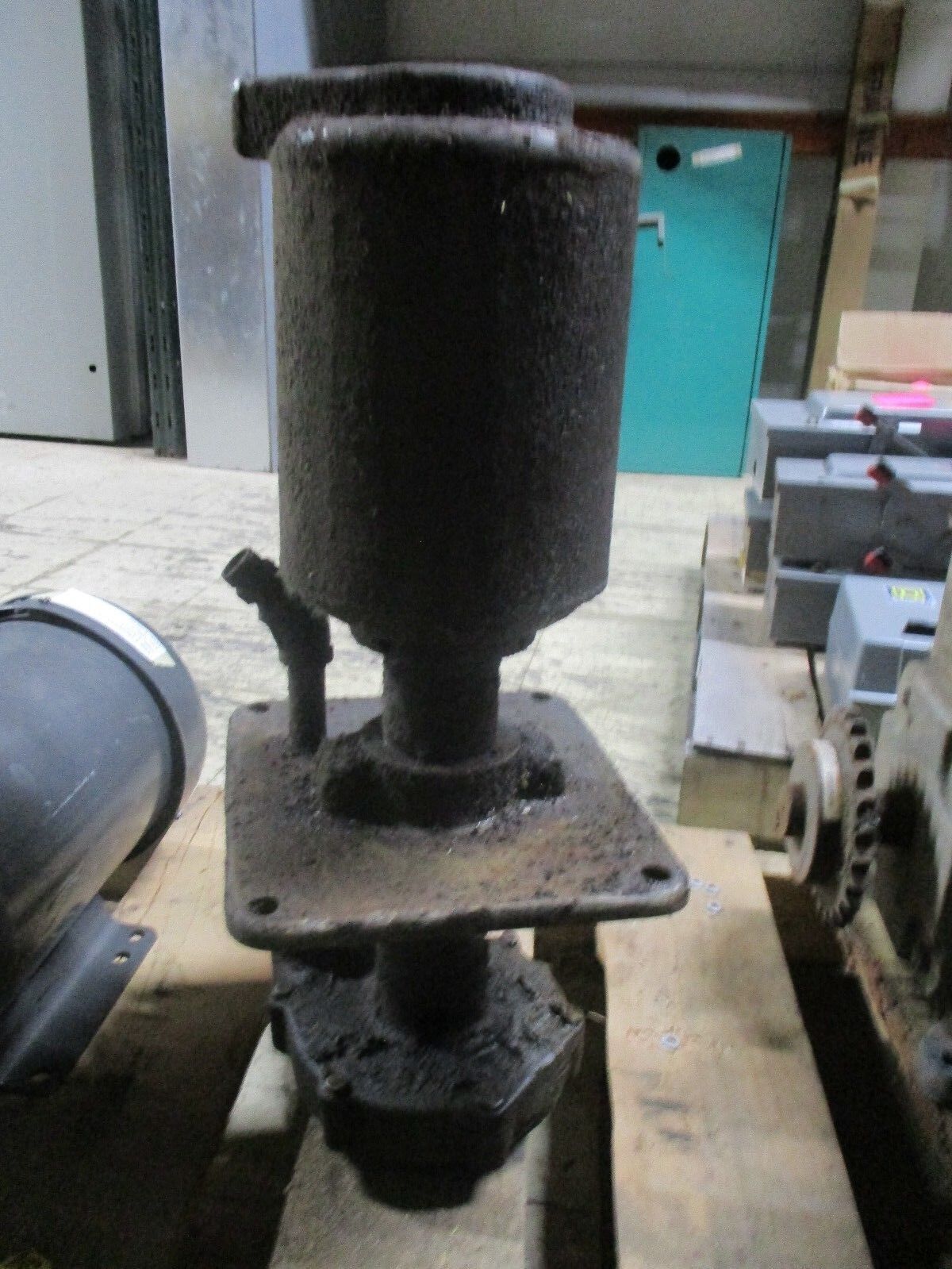 Gusher Coolant Pump TL-L 1/2HP 208-440VAC 1.64-0.82A 3Ph 1425/1725RPM Used