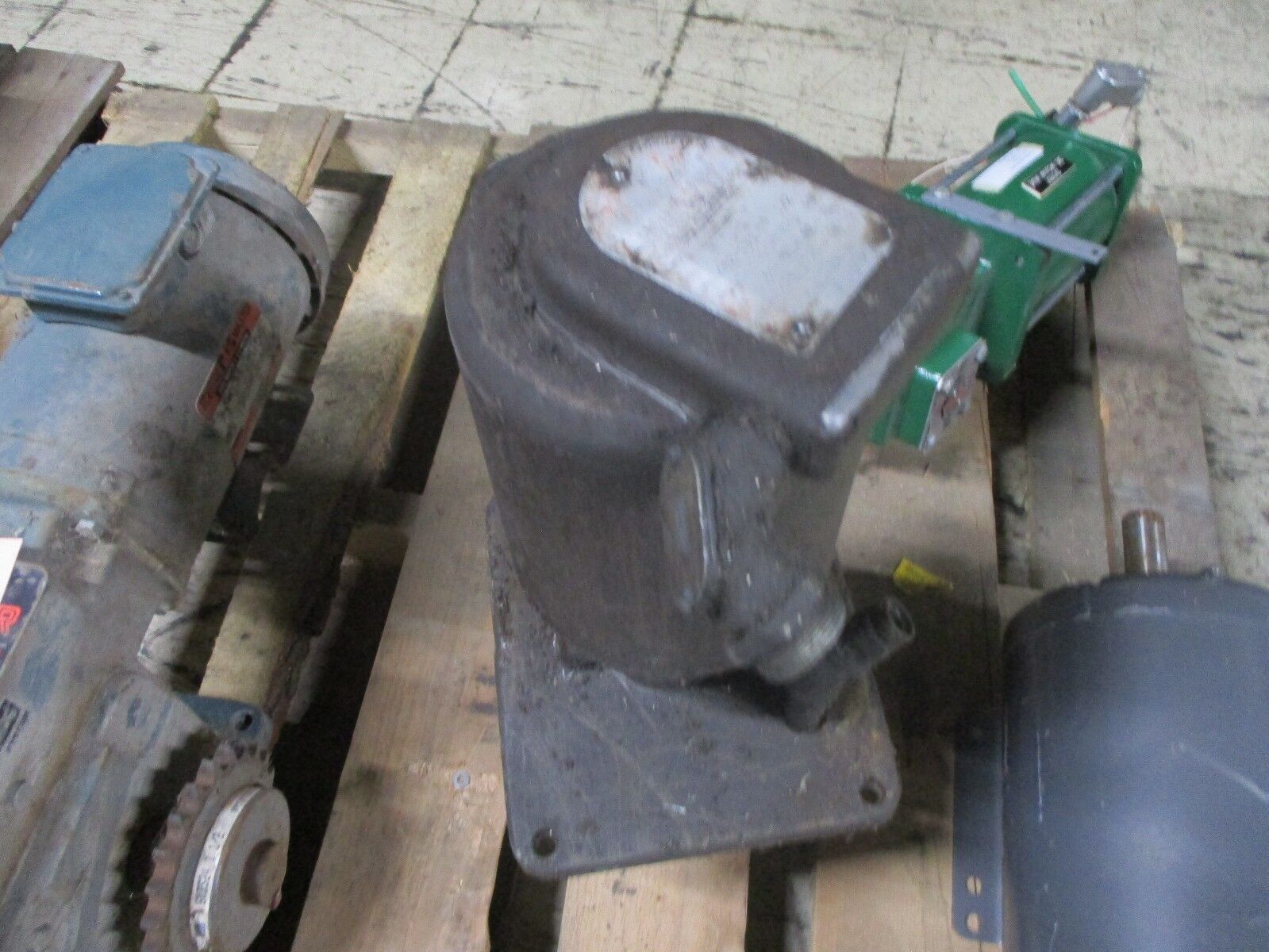 Gusher Coolant Pump TL-L 1/2HP 208-440VAC 1.64-0.82A 3Ph 1425/1725RPM Used