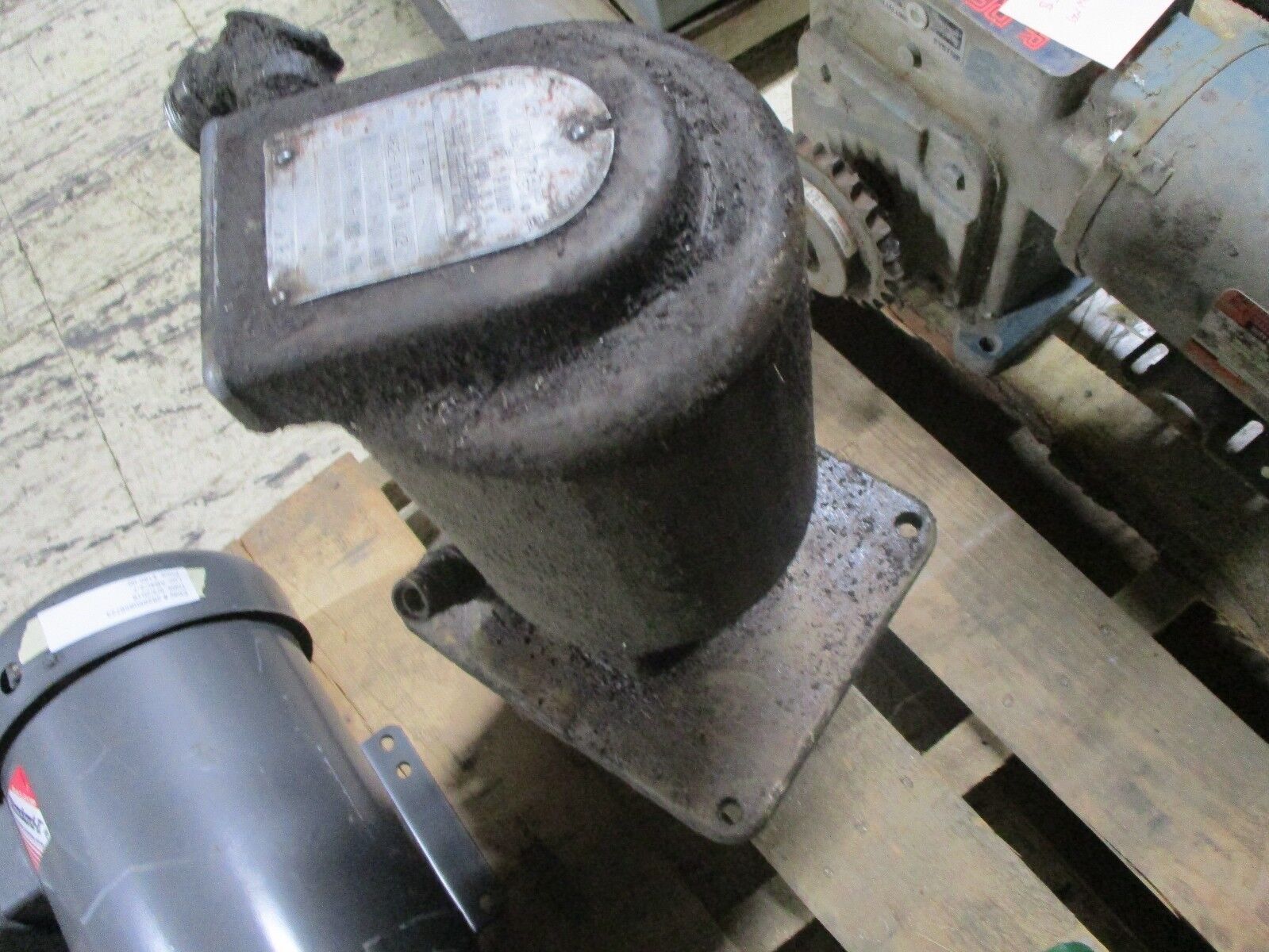 Gusher Coolant Pump TL-L 1/2HP 208-440VAC 1.64-0.82A 3Ph 1425/1725RPM Used