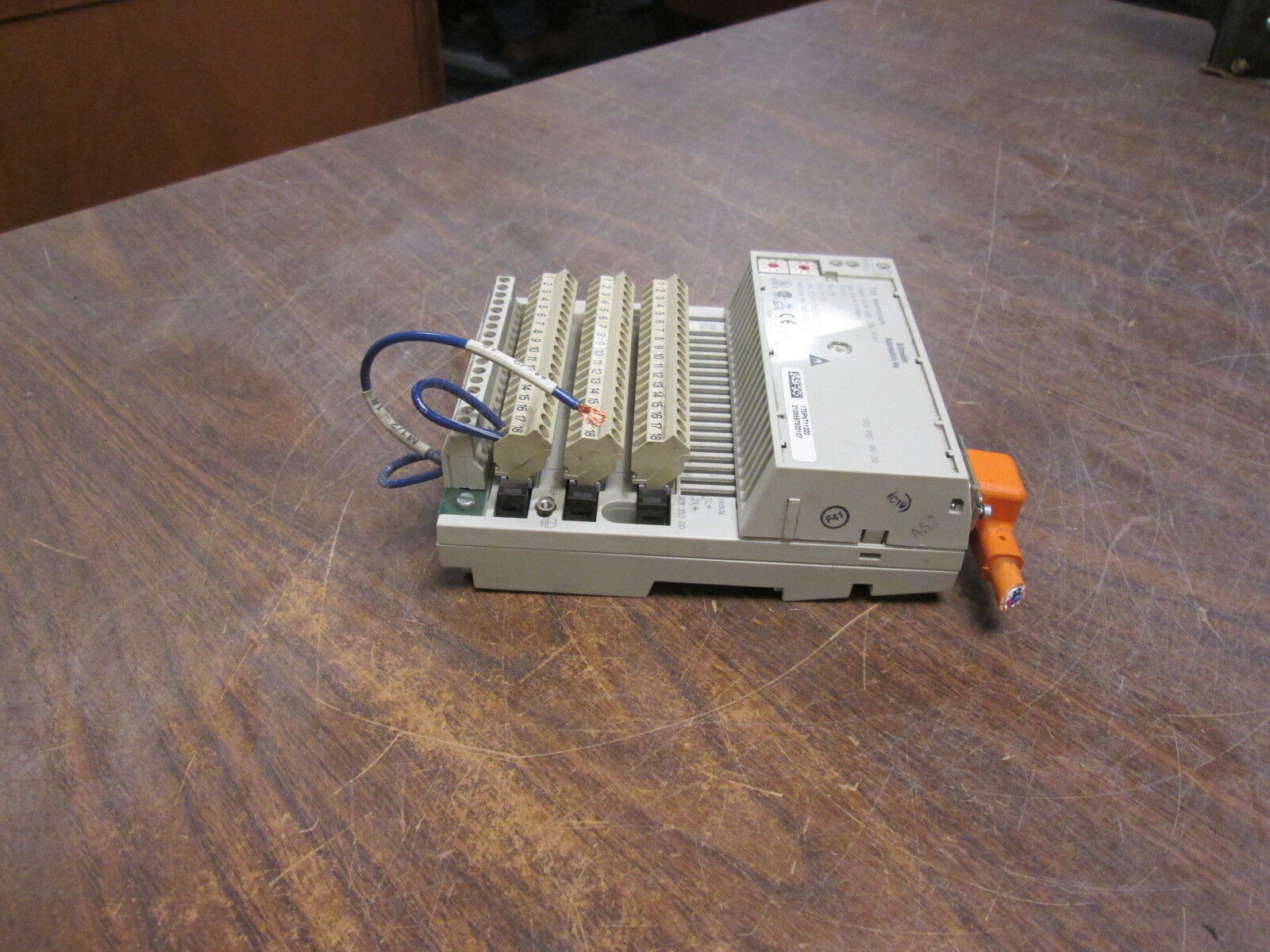 Schneider TSX Momentum Comm Module w/ Base 170PNT11020 PV:03 RL:79 SV:01.01 Used