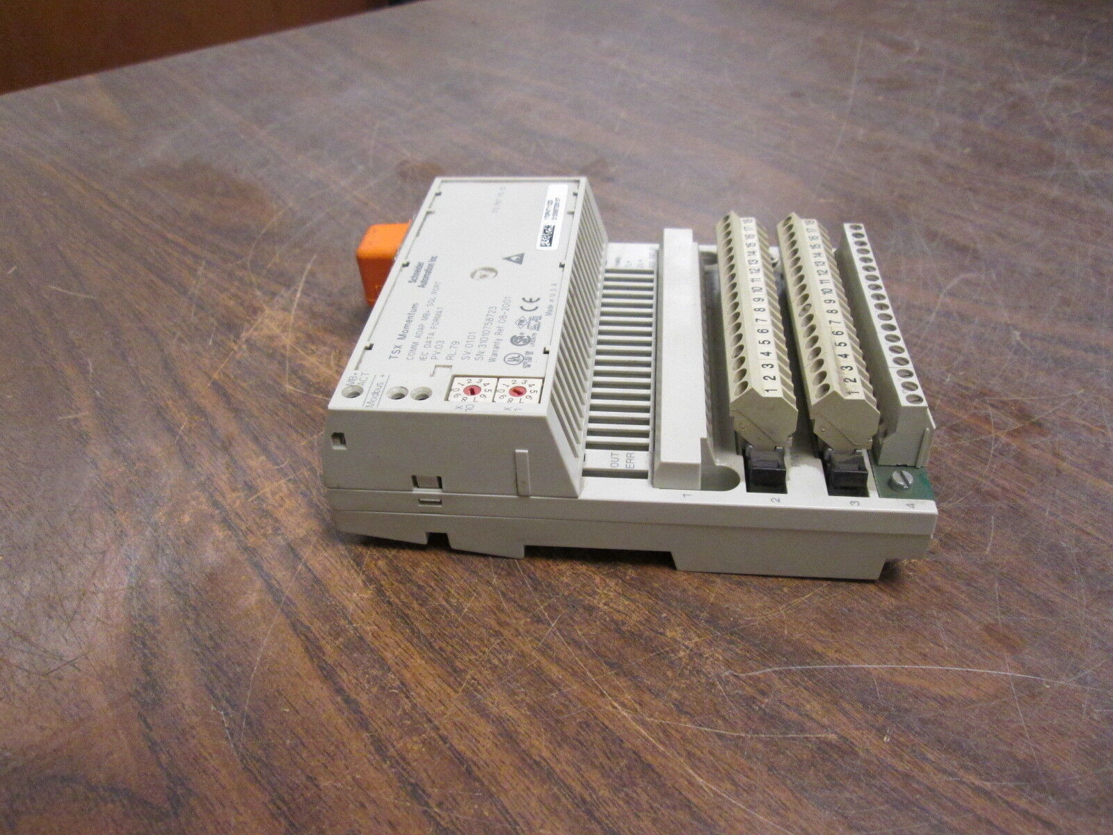 Schneider TSX Momentum Comm Module W/ Base 170PNT11020 PV:03 RL:79 SV:01.01 Used
