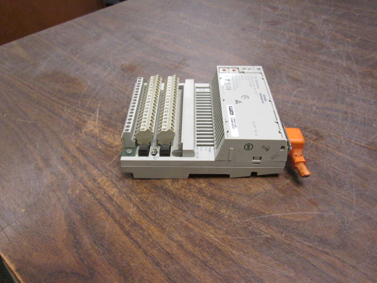 Schneider TSX Momentum Comm Module W/ Base 170PNT11020 PV:03 RL:79 SV:01.01 Used