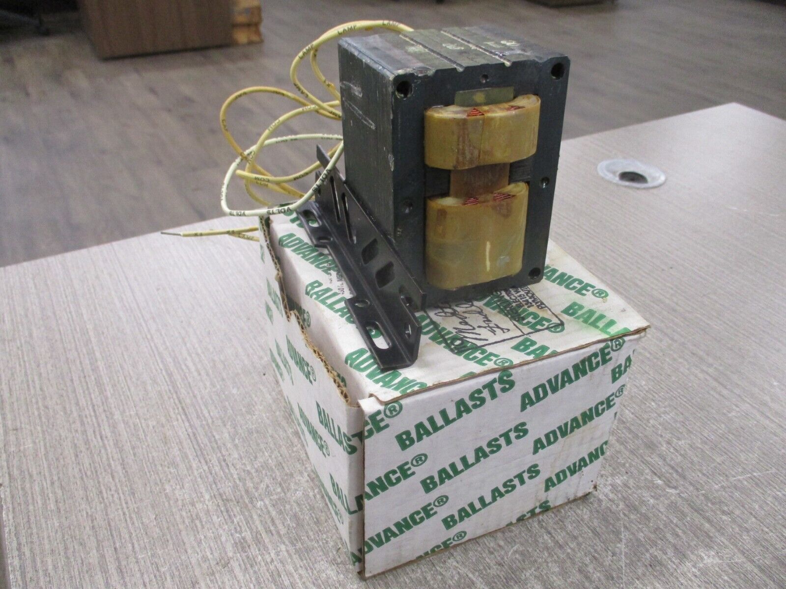 Advance Quadra-Volt Core & Coil Ballast 71A8172-001 120/208/240/277V New Surplus