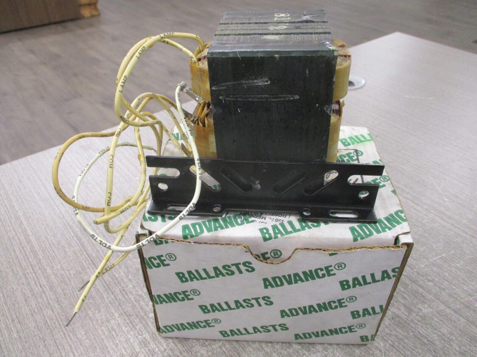 Advance Quadra-Volt Core & Coil Ballast 71A8172-001 120/208/240/277V New Surplus